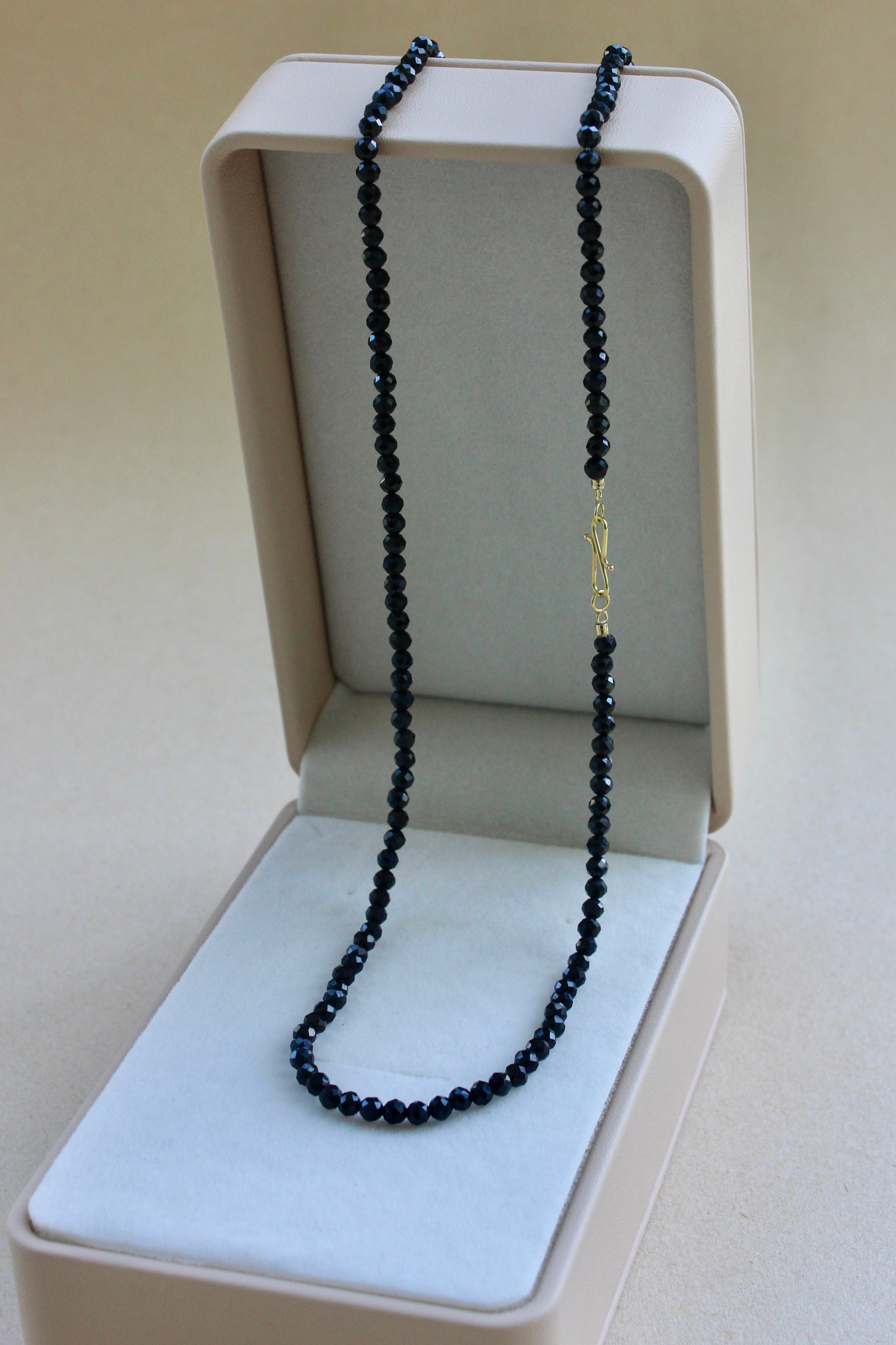 Colar Espinélio Negro | Ouro 18k