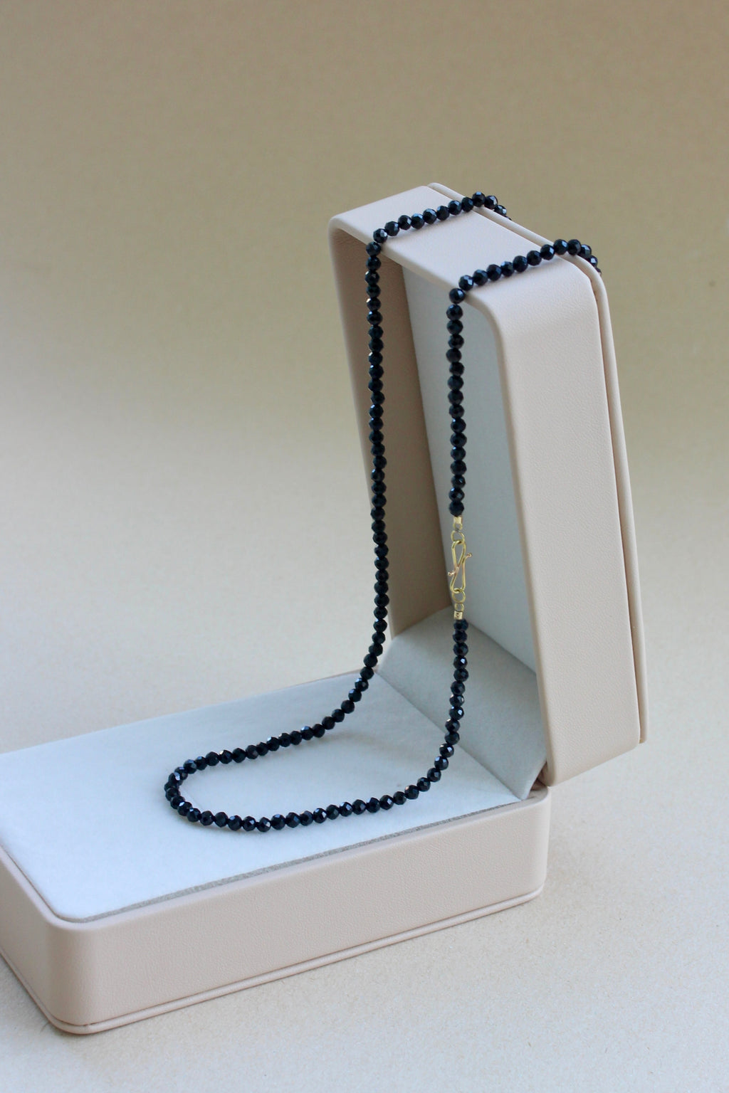 Colar Espinélio Negro | Ouro 18k