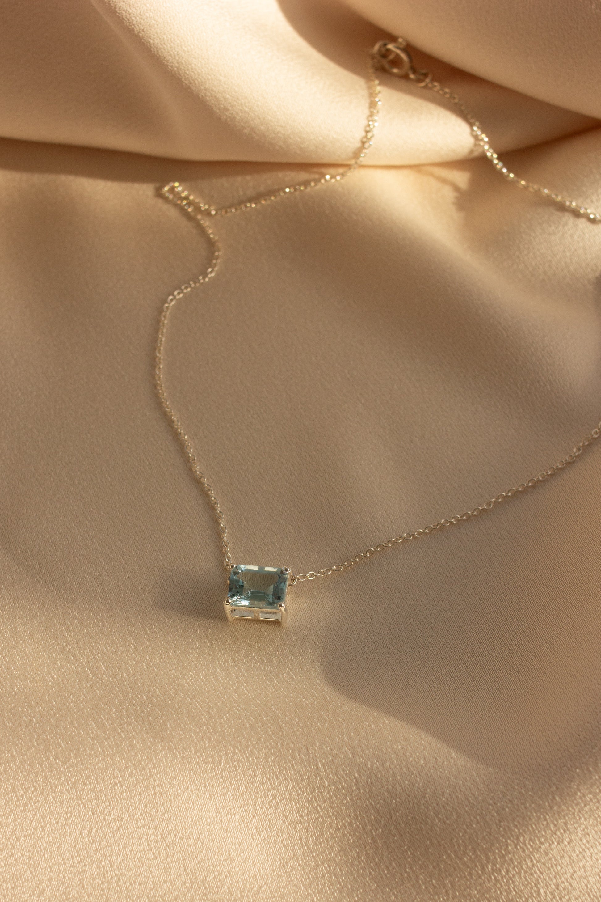 Colar Topázio Azul | Linha Prata