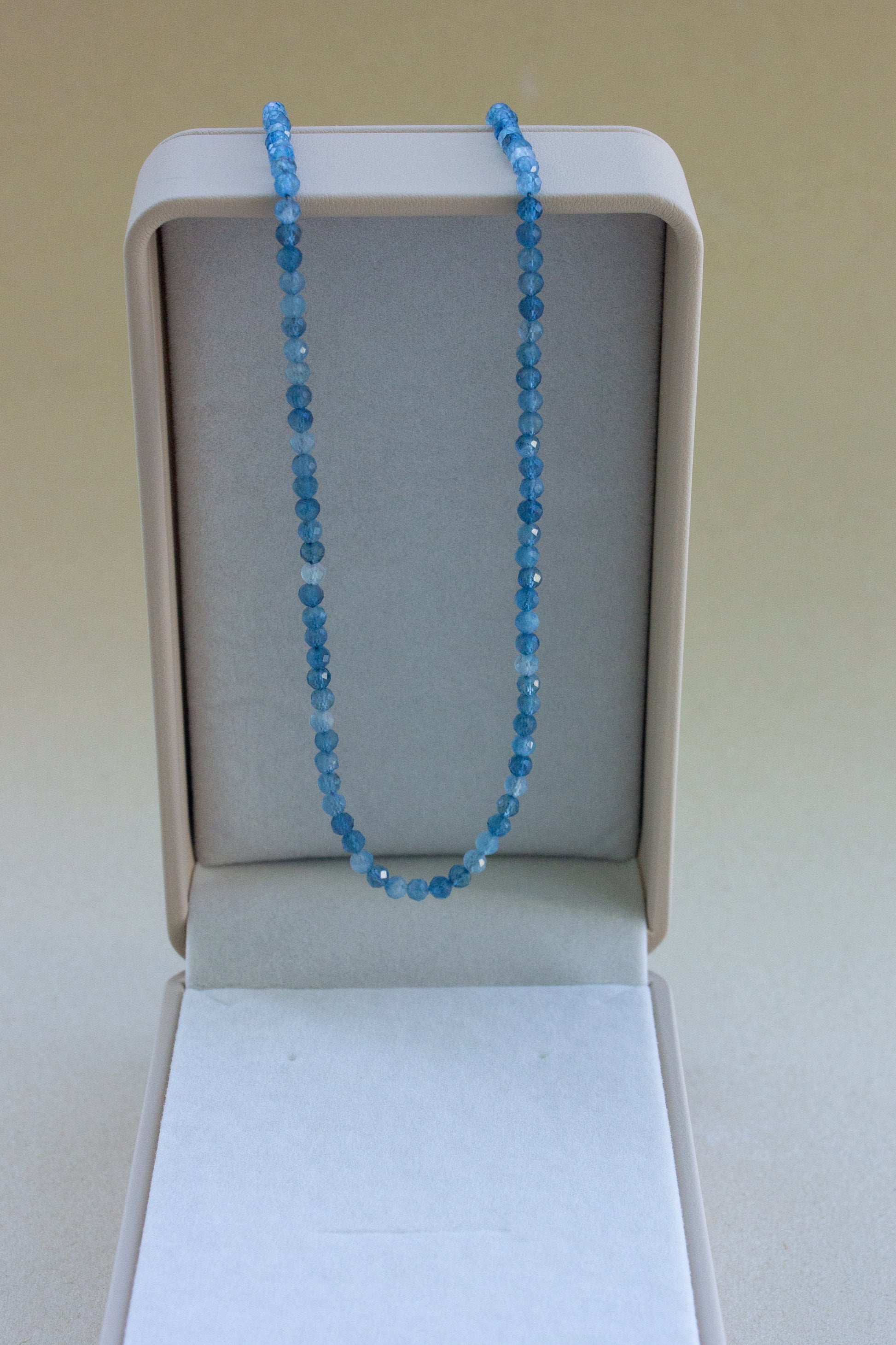 Colar Água Marinha | Fecho infinito | Ouro 18k