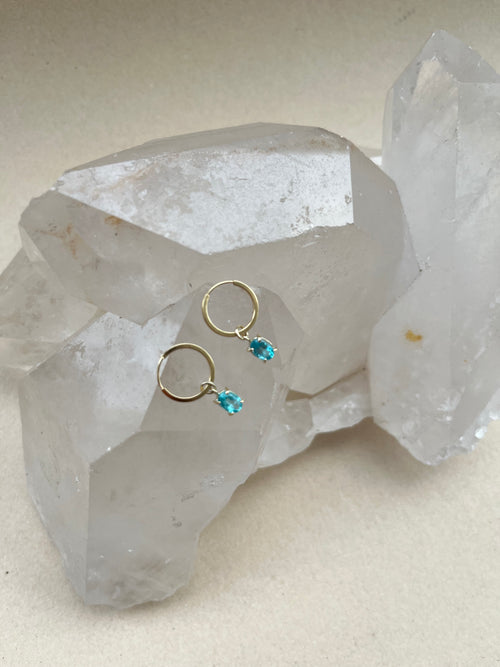 Argola Apatita | Linha Ouro 18k