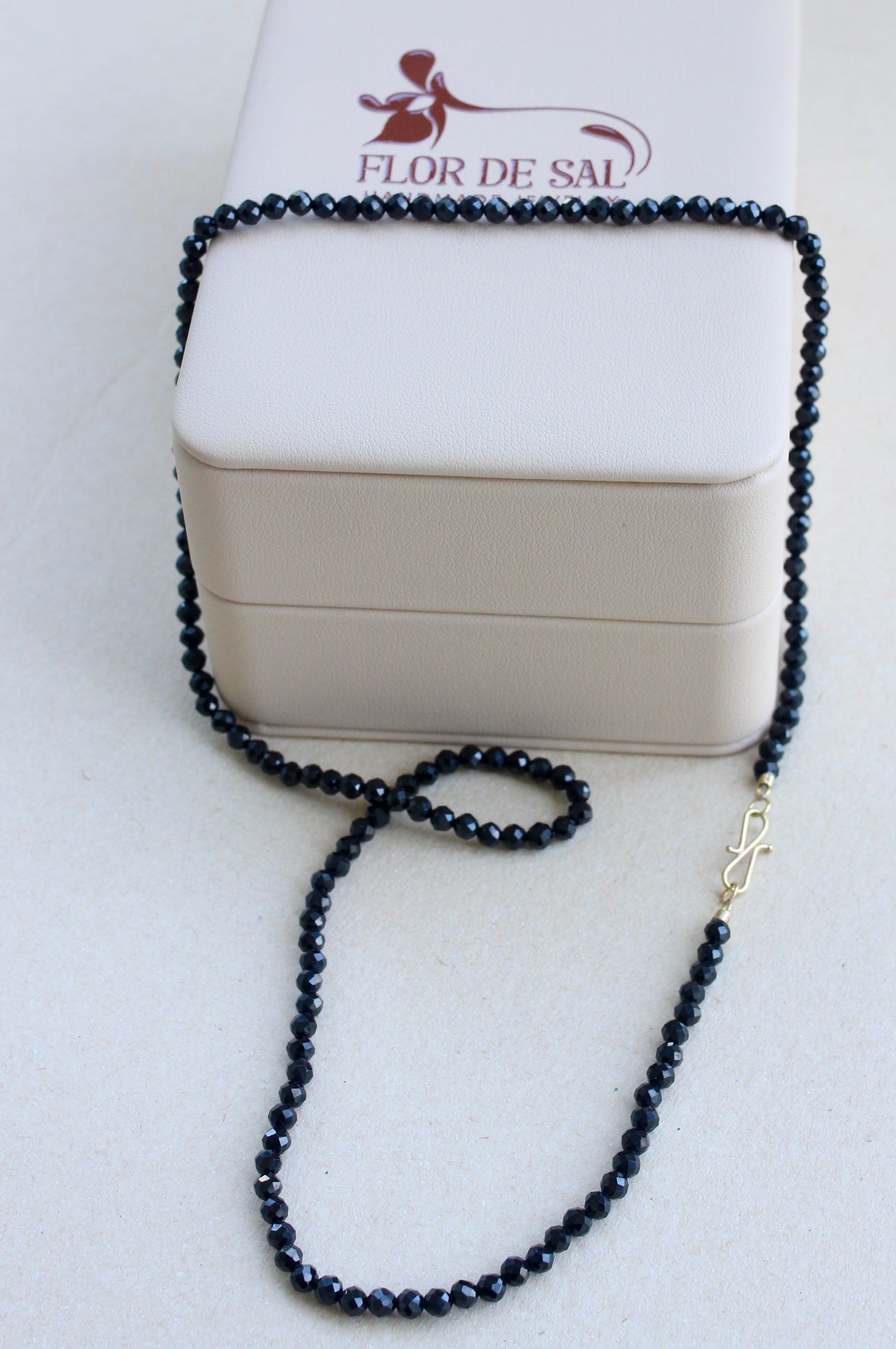 Colar Espinélio Negro | Ouro 18k