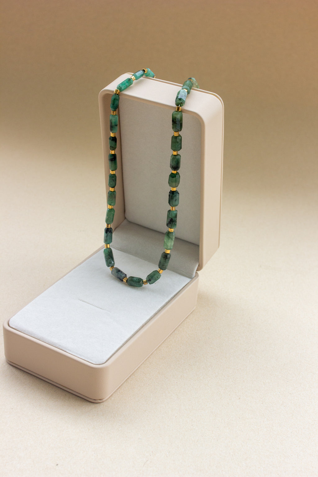 Colar Esmeralda | Fecho infinito |ouro 18k
