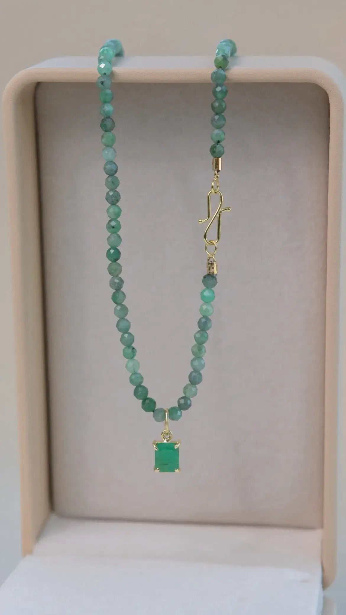 Pingente Celebração | Esmeralda | ouro 18k
