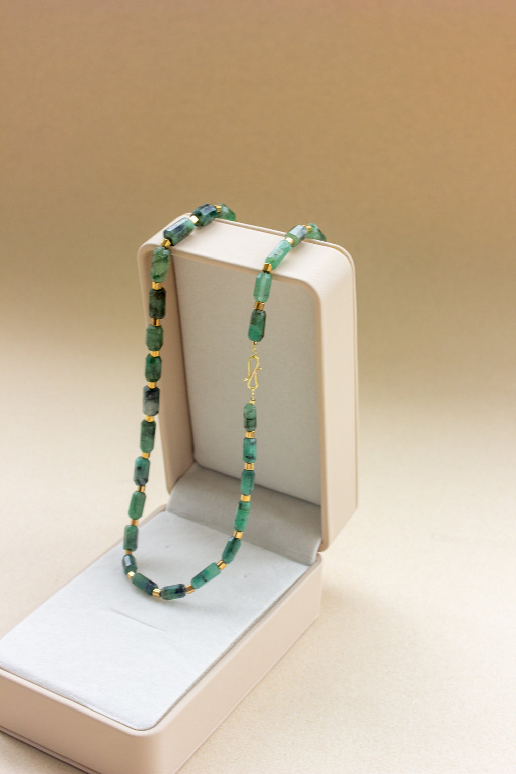 Colar Esmeralda | Fecho infinito |ouro 18k