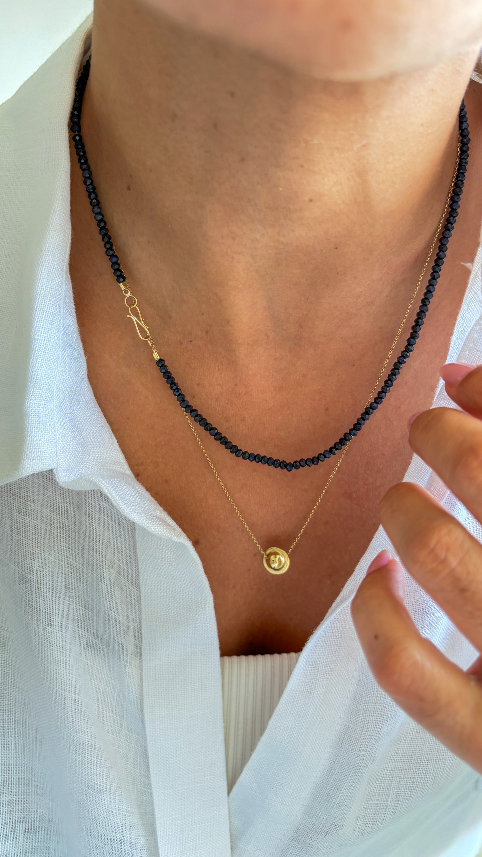 Colar em Safiras fecho infinito | ouro 18k