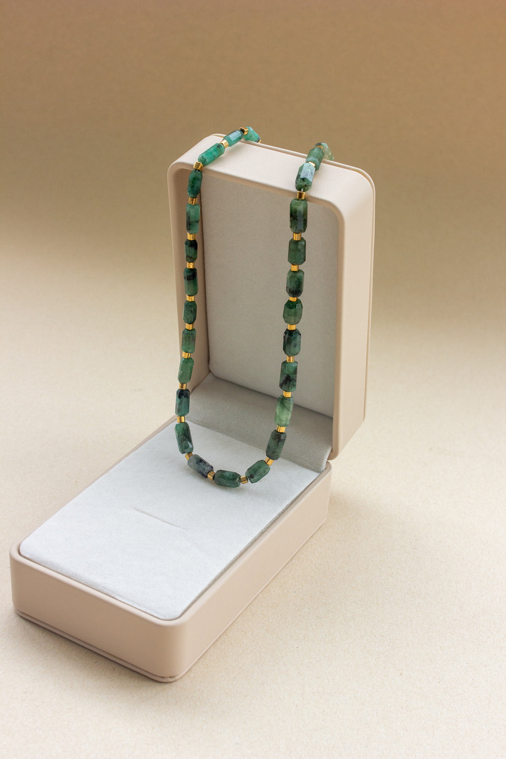 Colar Esmeralda | Fecho infinito |ouro 18k