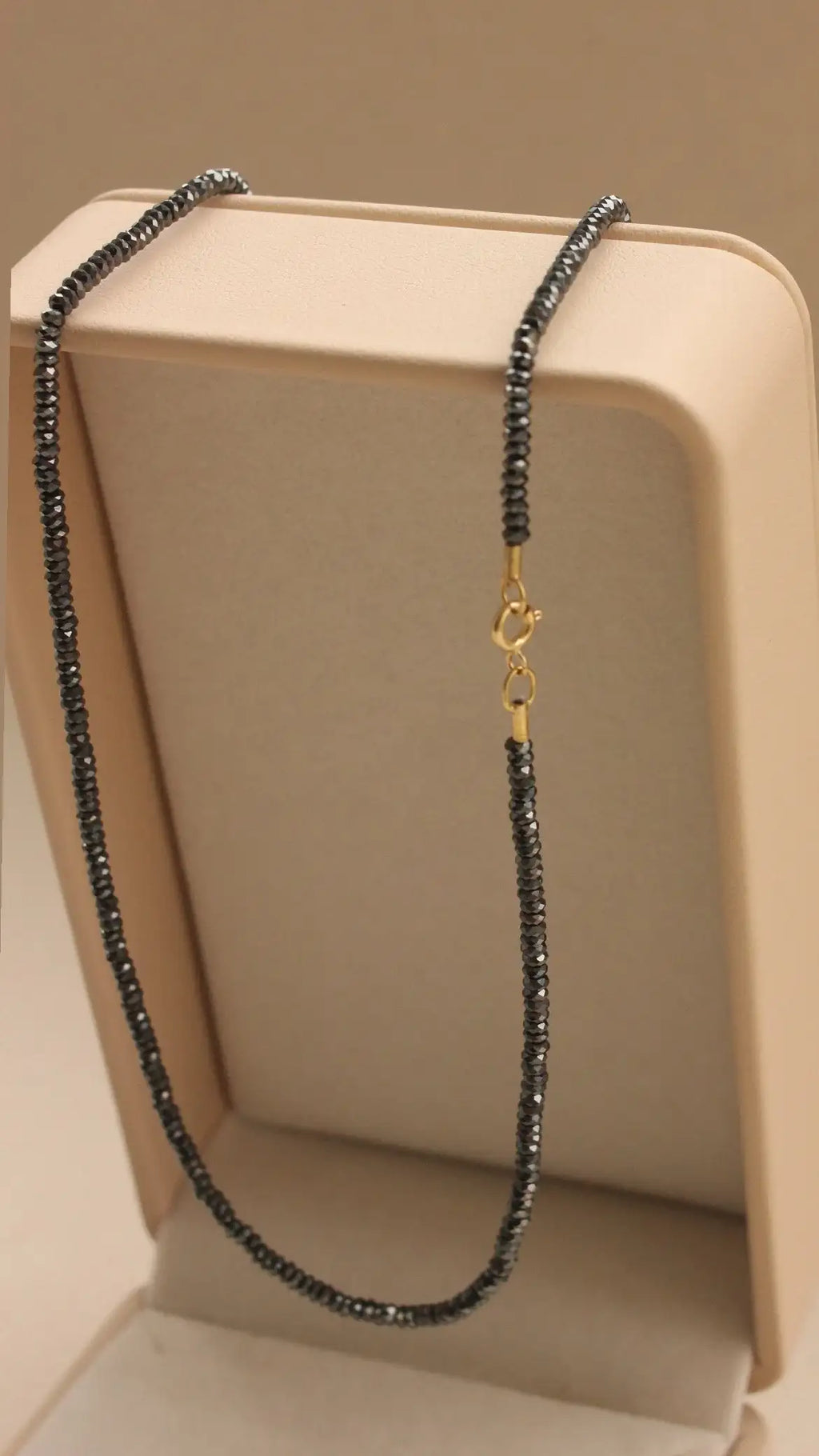 Colar Hematitas | Linha Ouro 18k