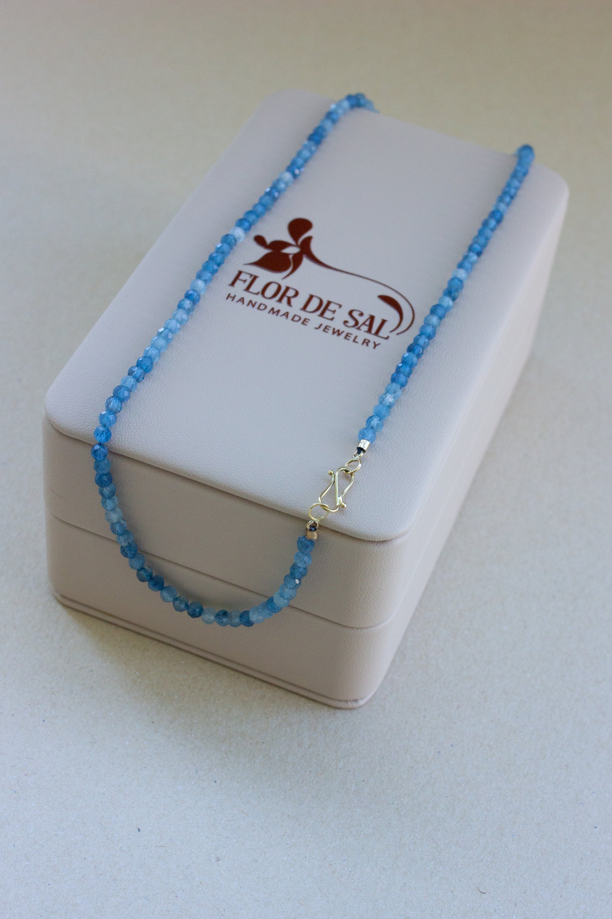 Colar Água Marinha | Fecho infinito | Ouro 18k