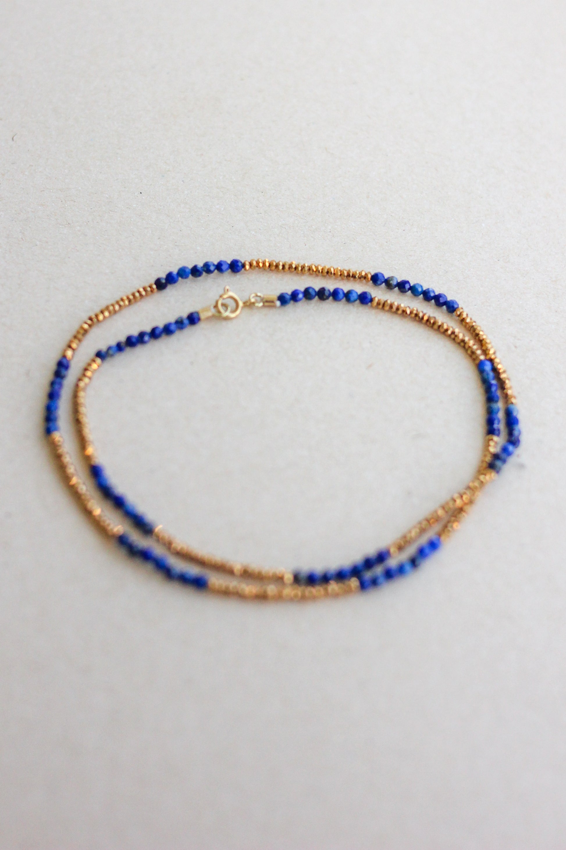 Colar Sodalita + Hematitas | linha ouro 18k