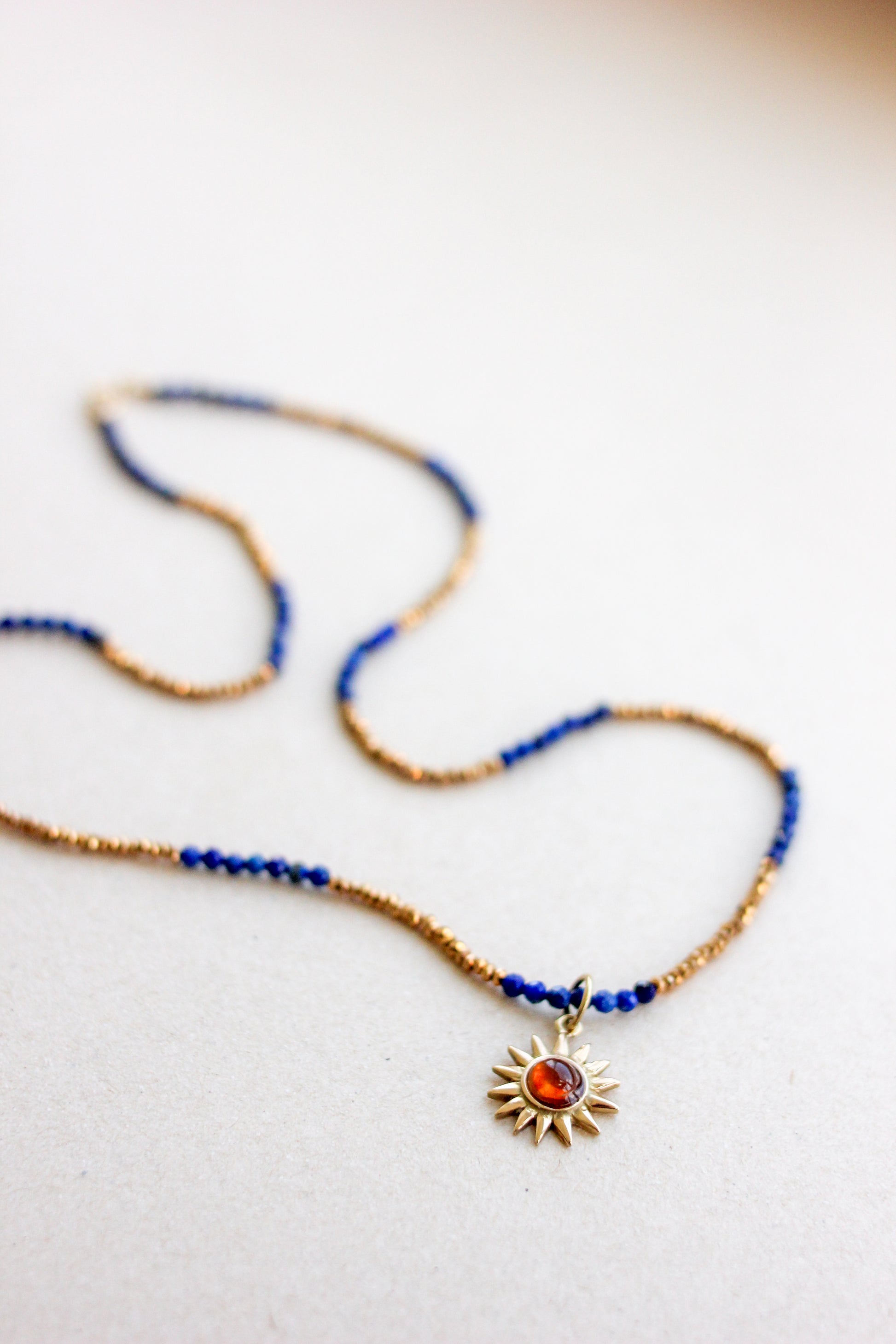 Colar Sodalita + Hematitas | linha ouro 18k