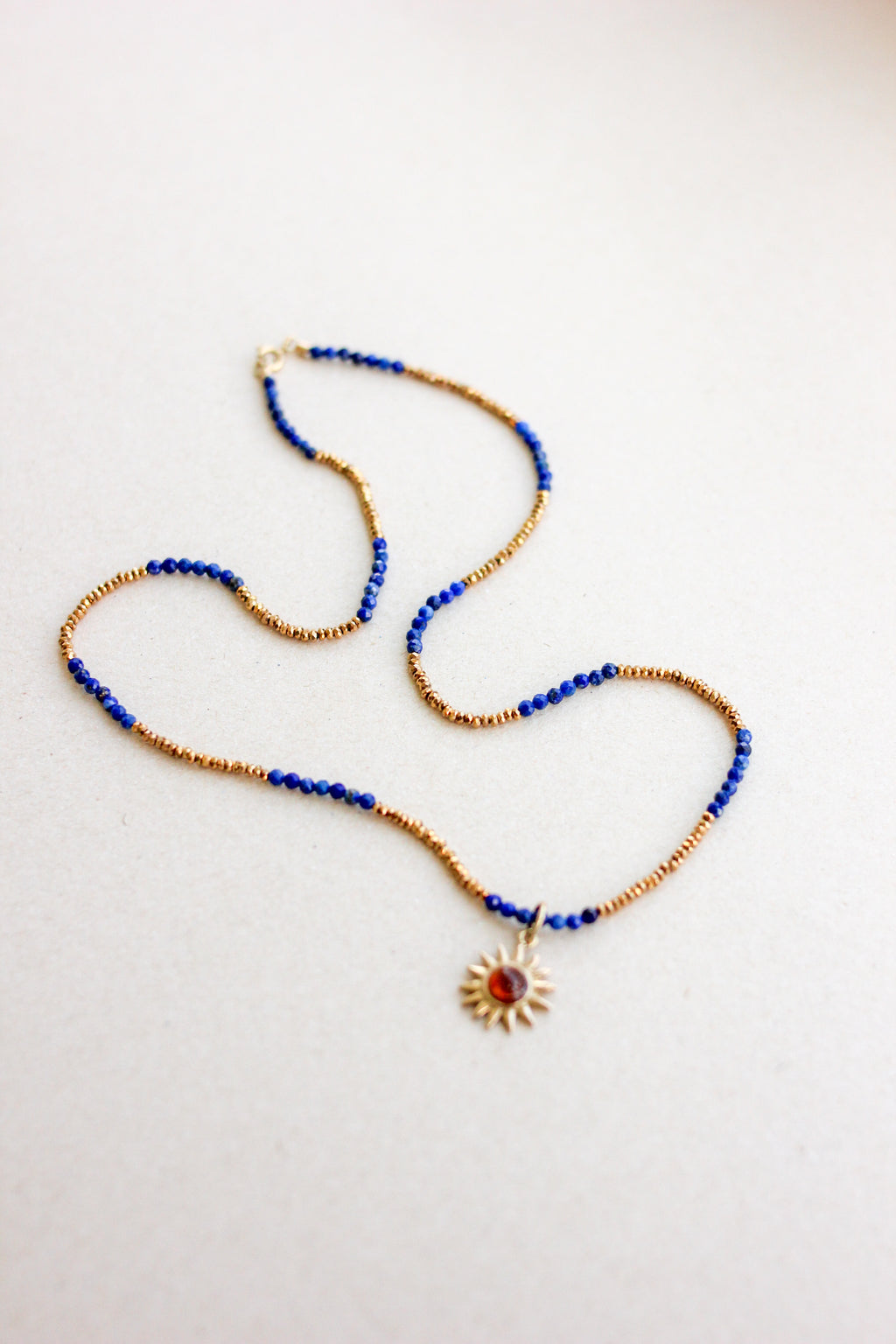 Colar Sodalita + Hematitas | linha ouro 18k
