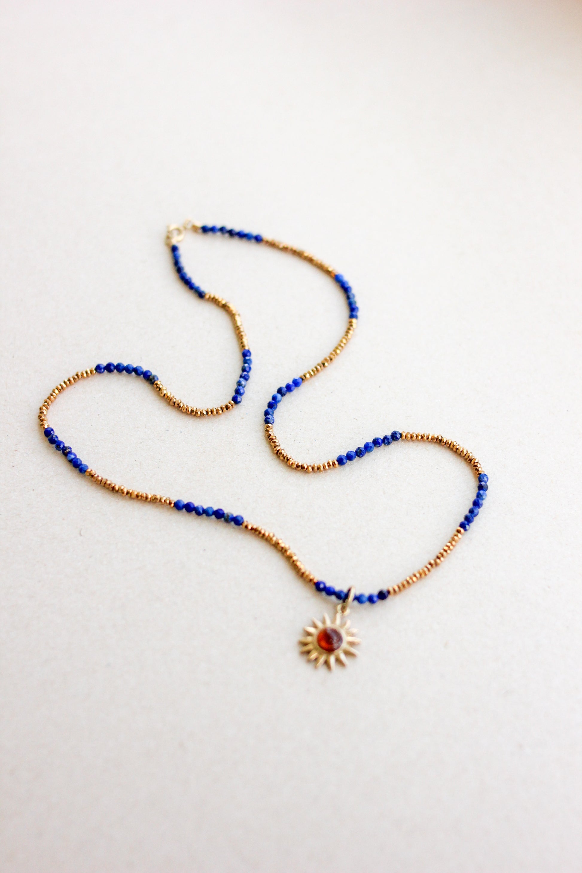 Colar Sodalita + Hematitas | linha ouro 18k