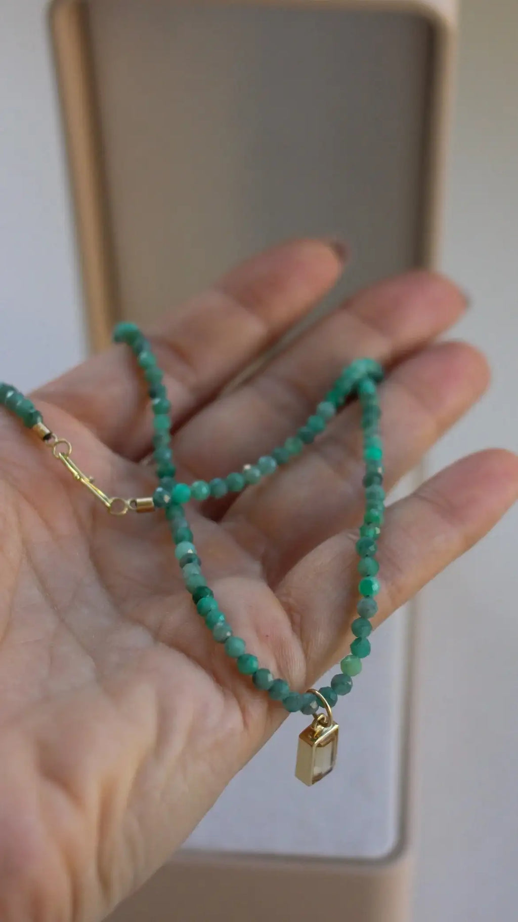 Colar em Esmeraldas Facetadas | Ouro 18k
