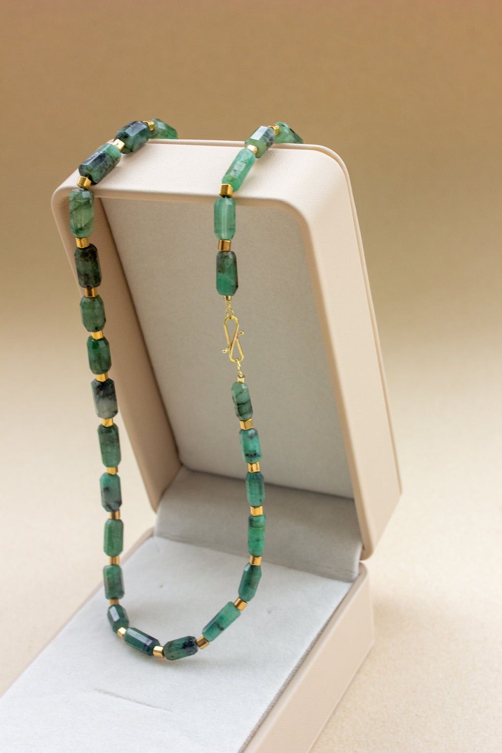 Colar Esmeralda | Fecho infinito |ouro 18k