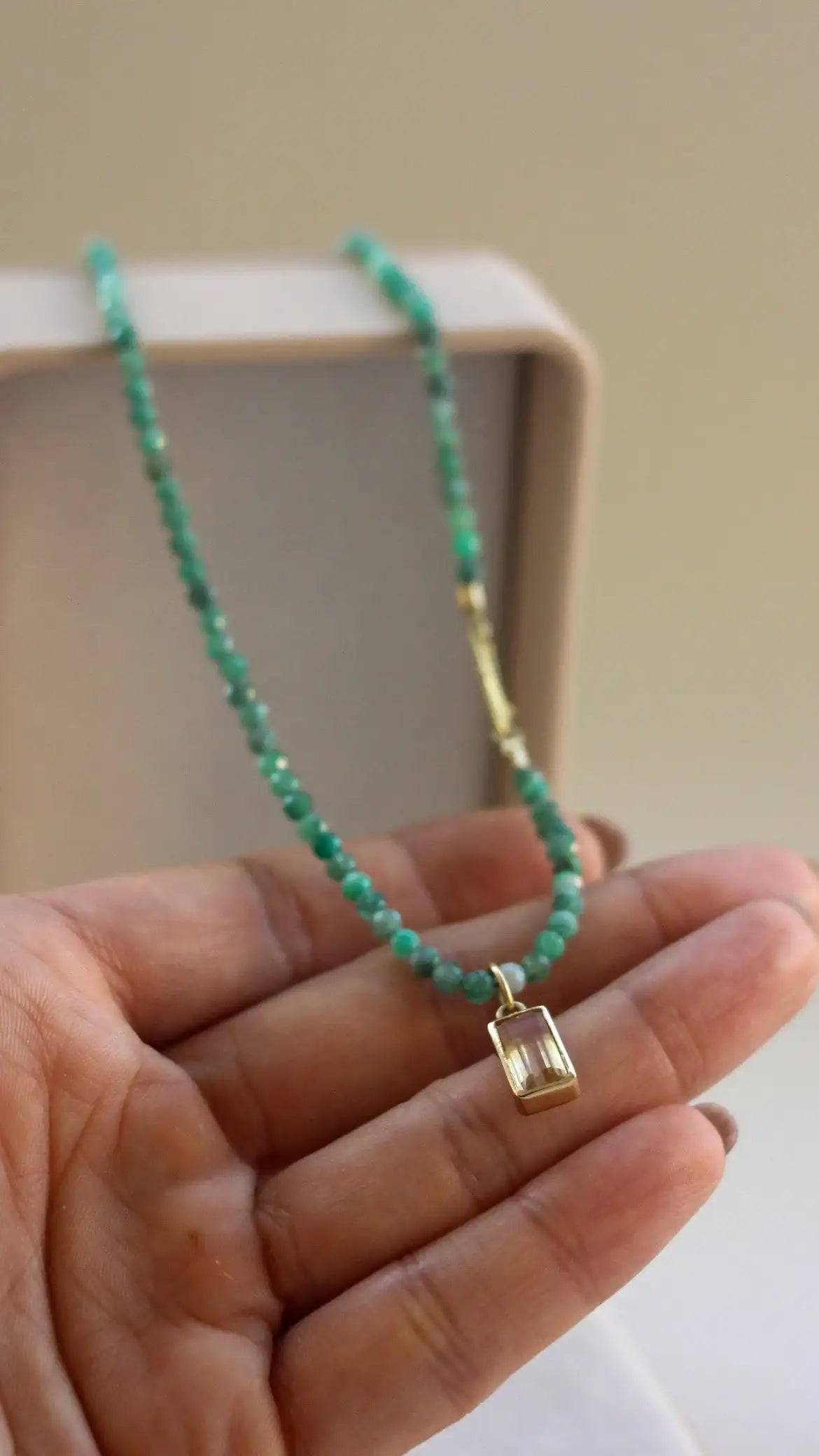 Colar em Esmeraldas Facetadas | Ouro 18k