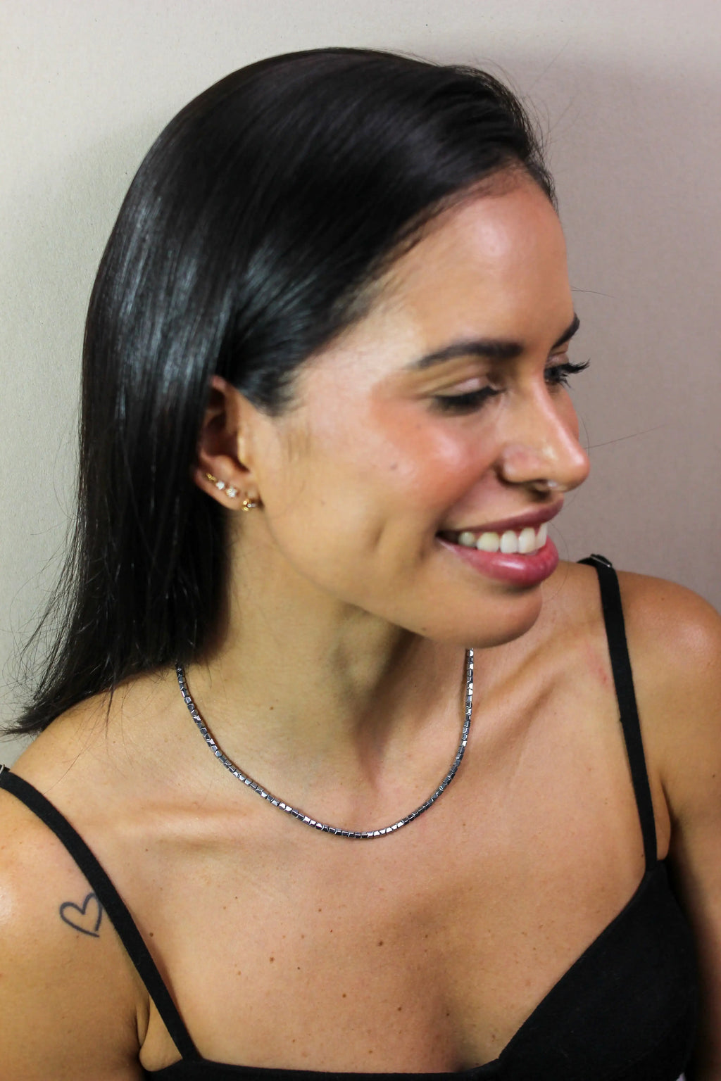 Colar Escudo em Hematitas