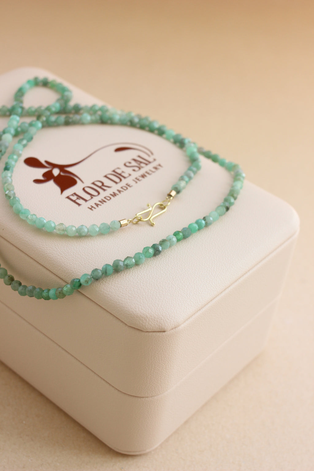 Colar em Esmeraldas Facetadas | Ouro 18k