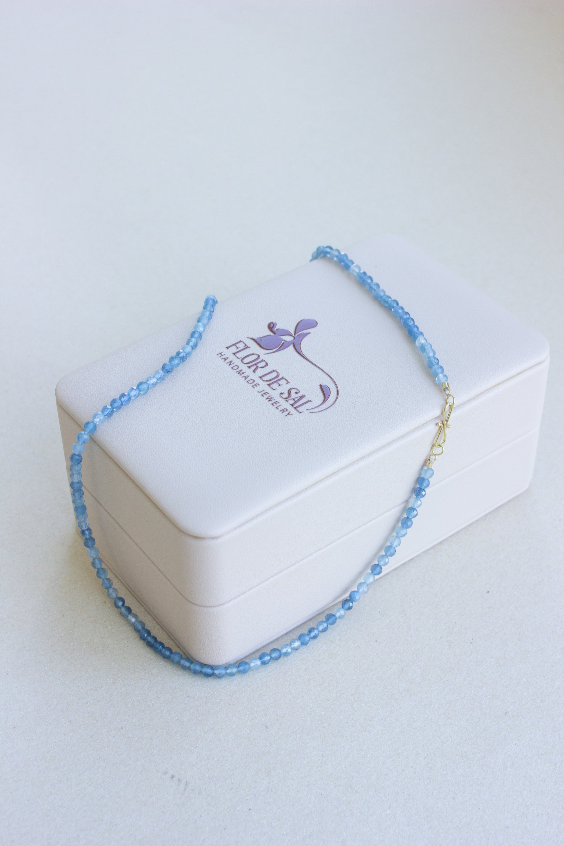 Colar Água Marinha | Fecho infinito | Ouro 18k