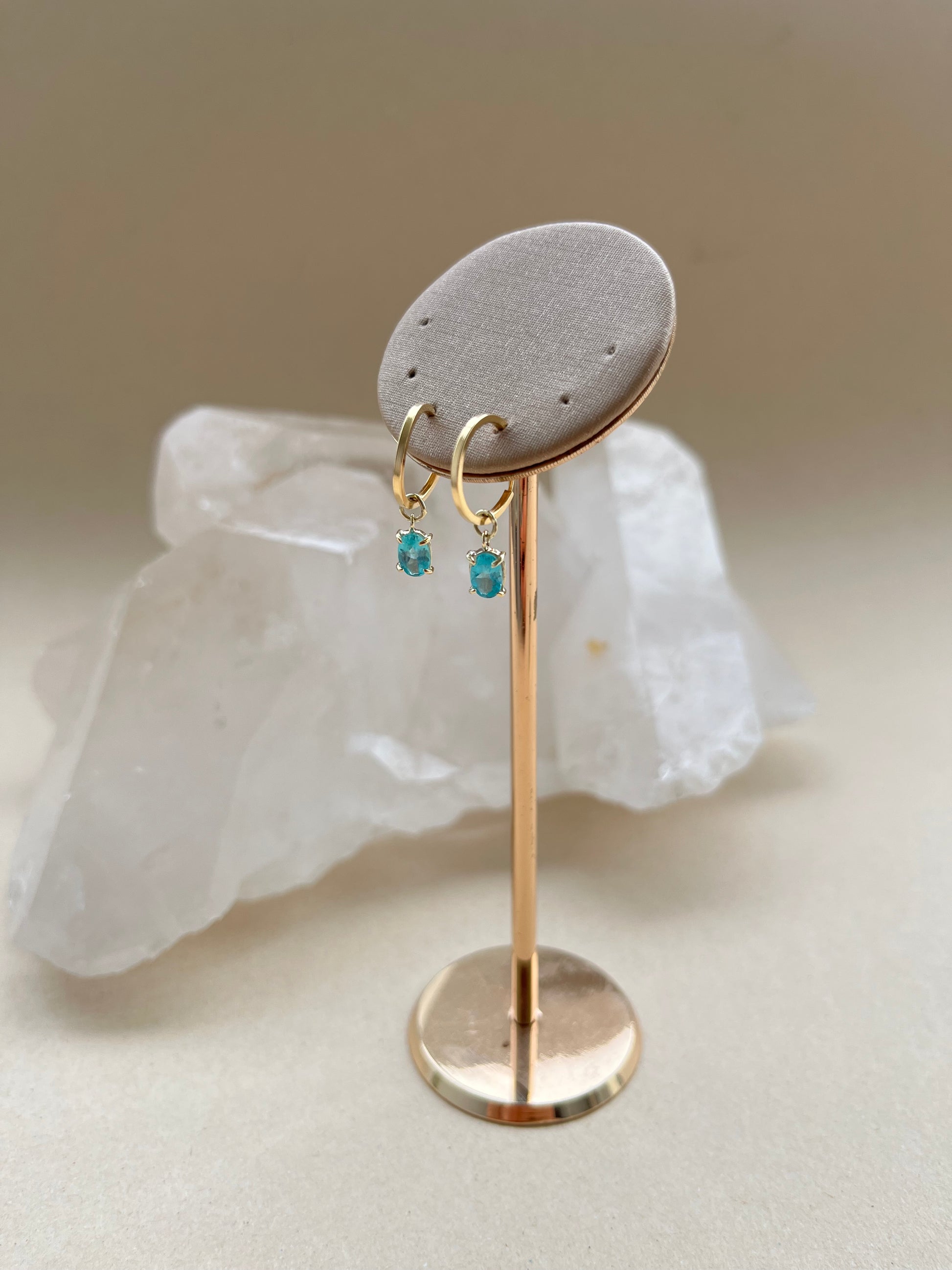 Argola Apatita | Linha Ouro 18k