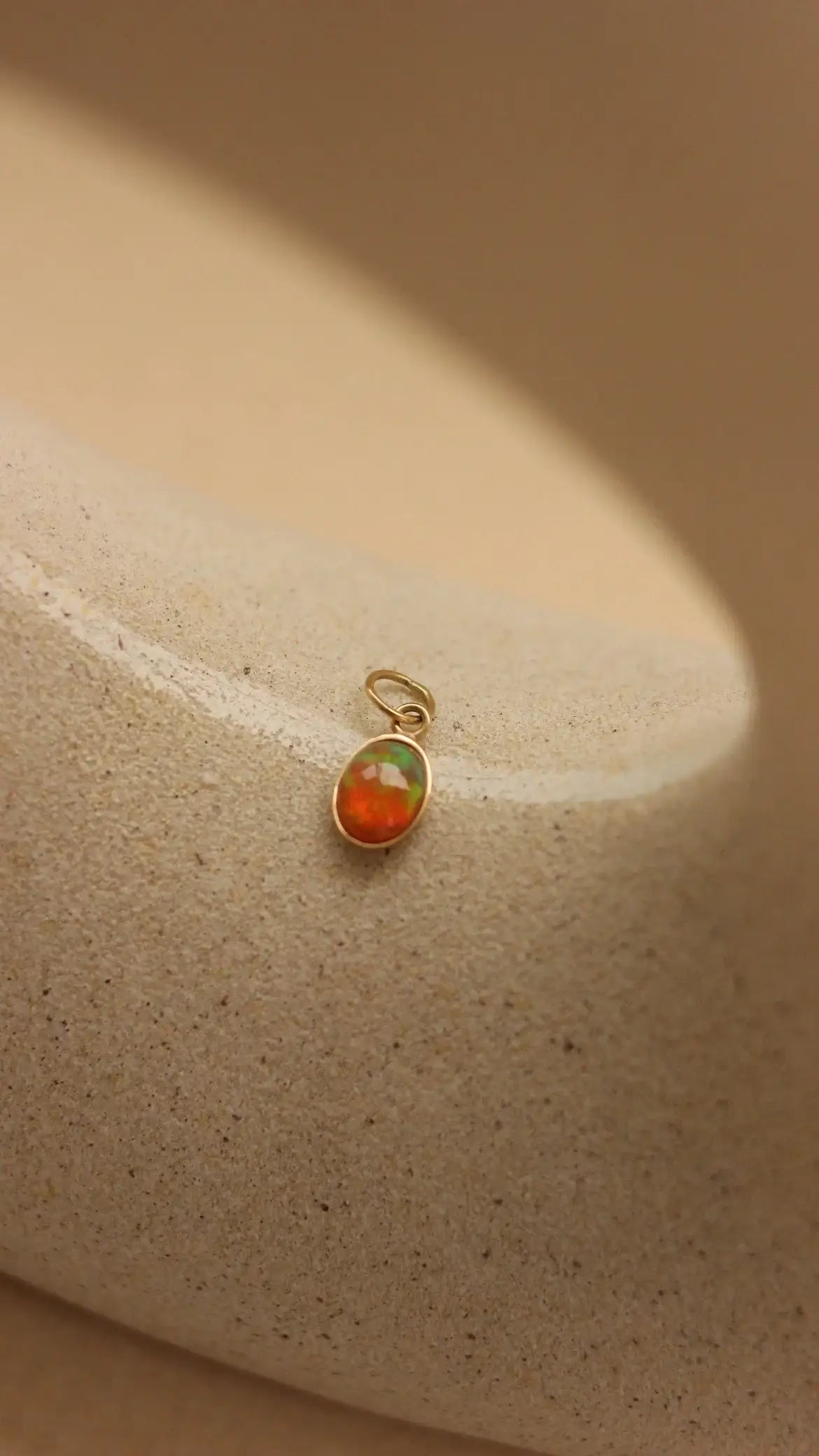 Pingente Opala de Fogo | Linha ouro 18k