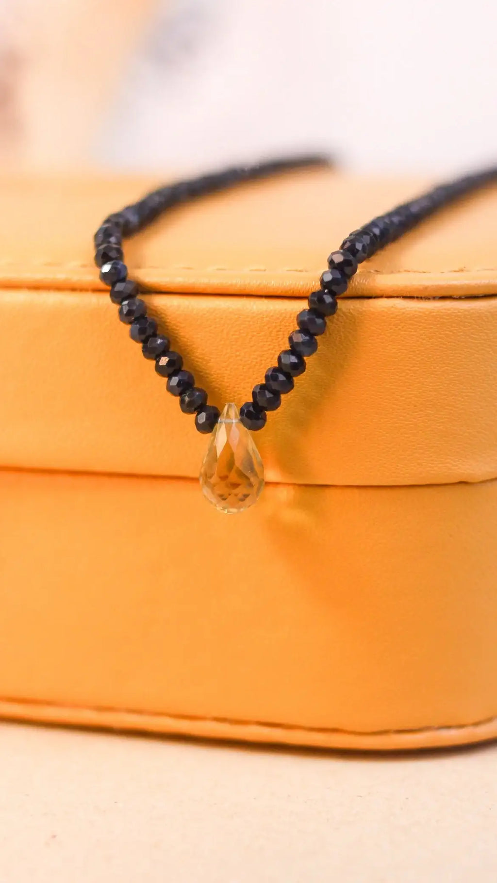 Colar em Safiras com Gota facetada | ouro 18k