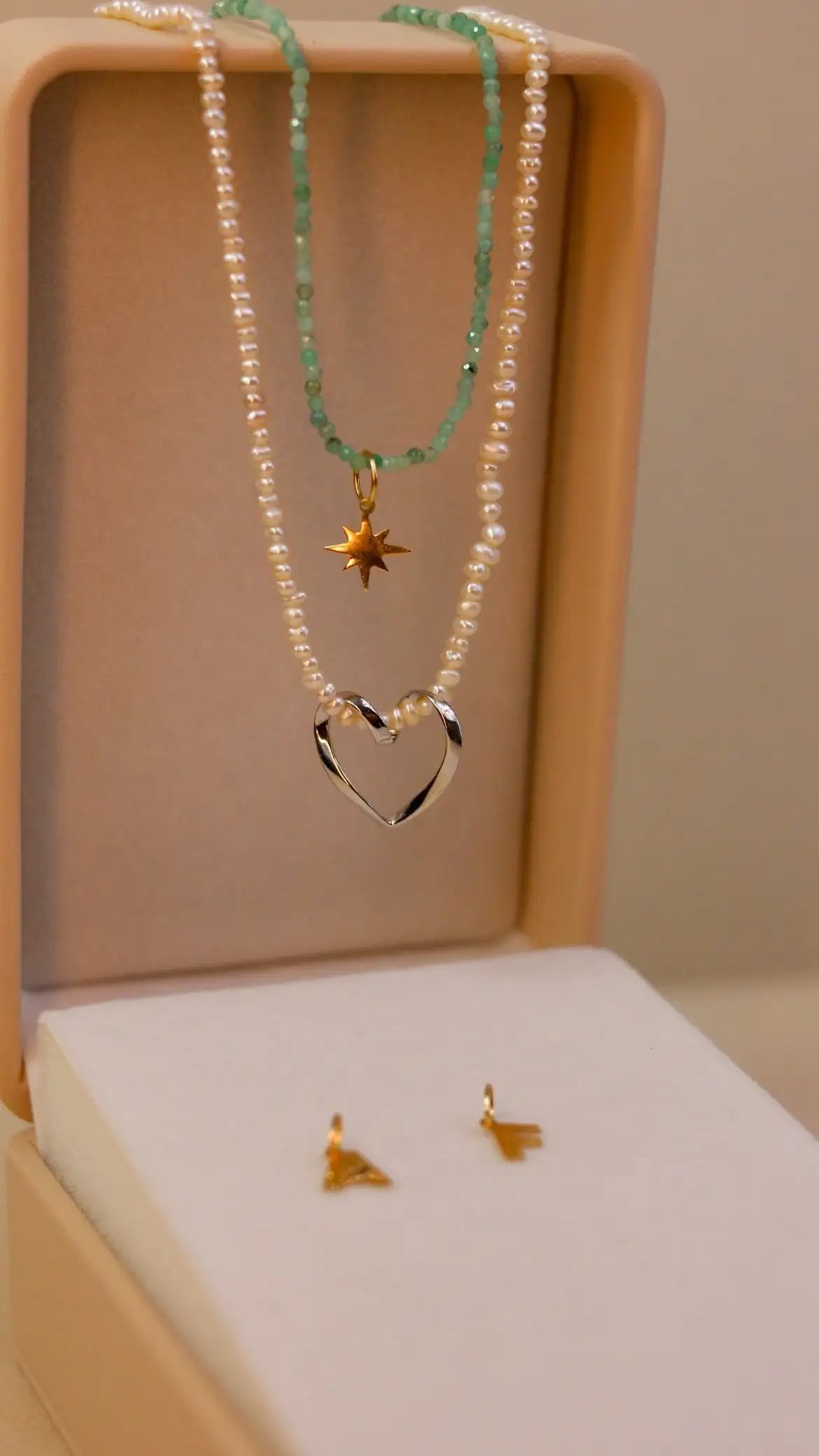 Colar mini pérolas linha ouro 18k
