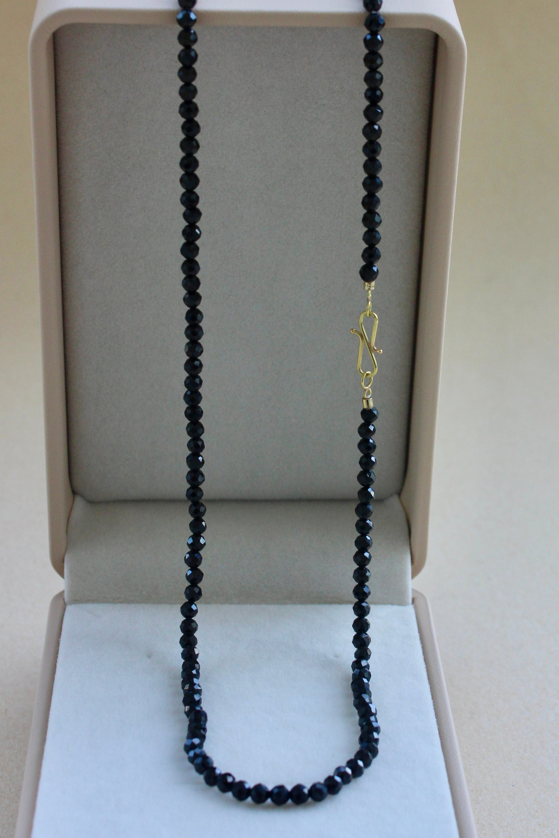 Colar Espinélio Negro | Ouro 18k