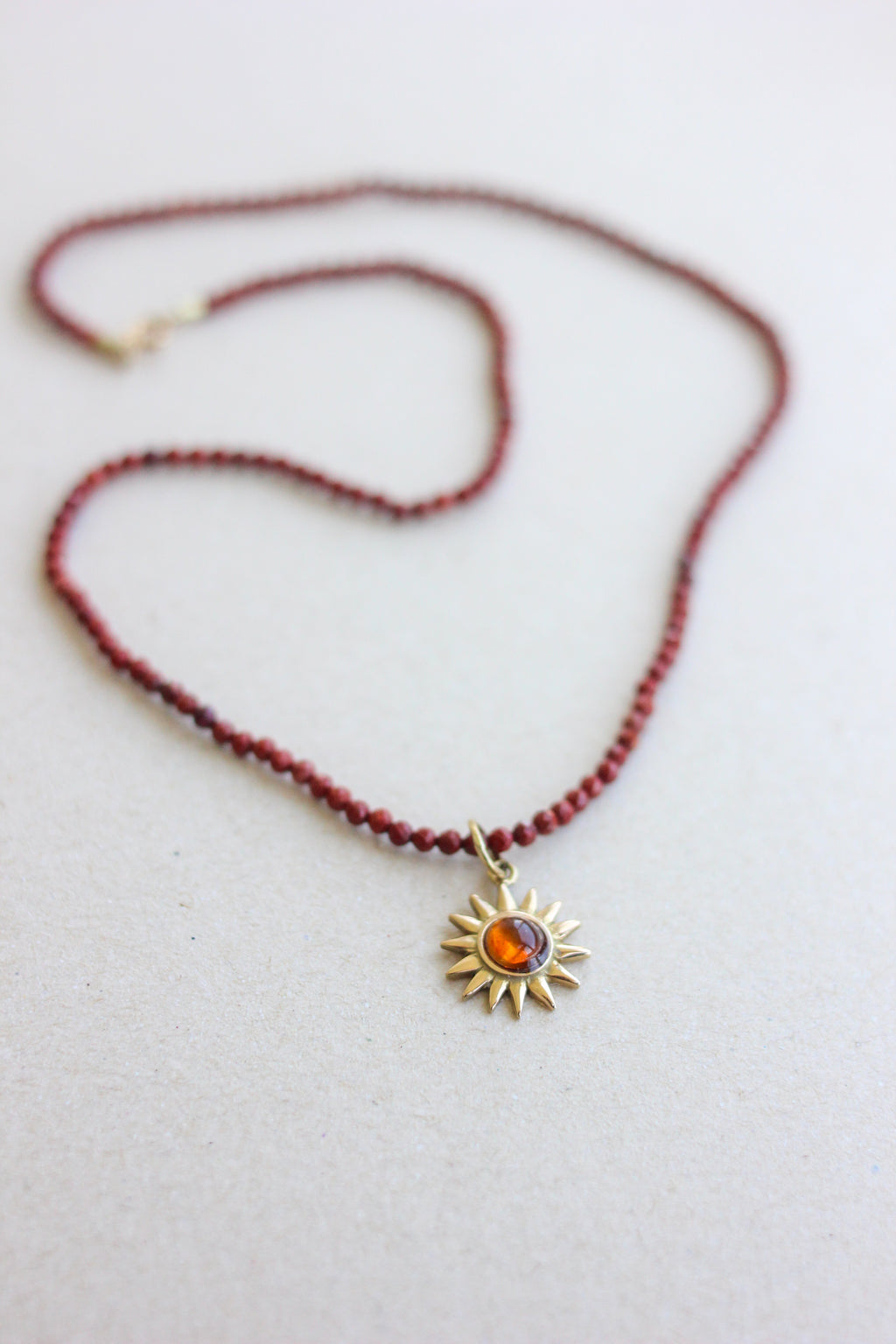 Colar em Jaspe | Linha ouro 18k