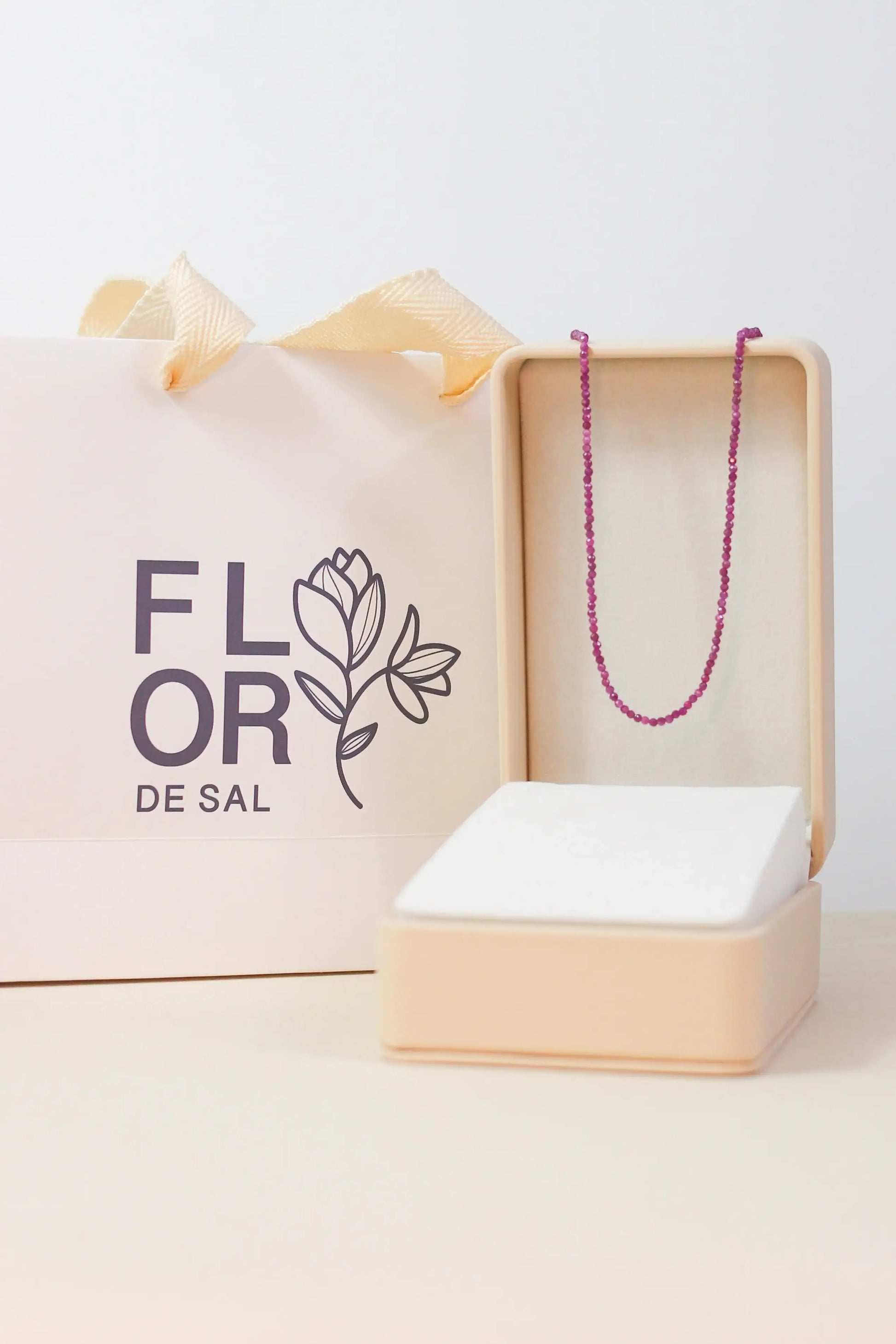 Colar em Ouro 18k Rubi 2mm