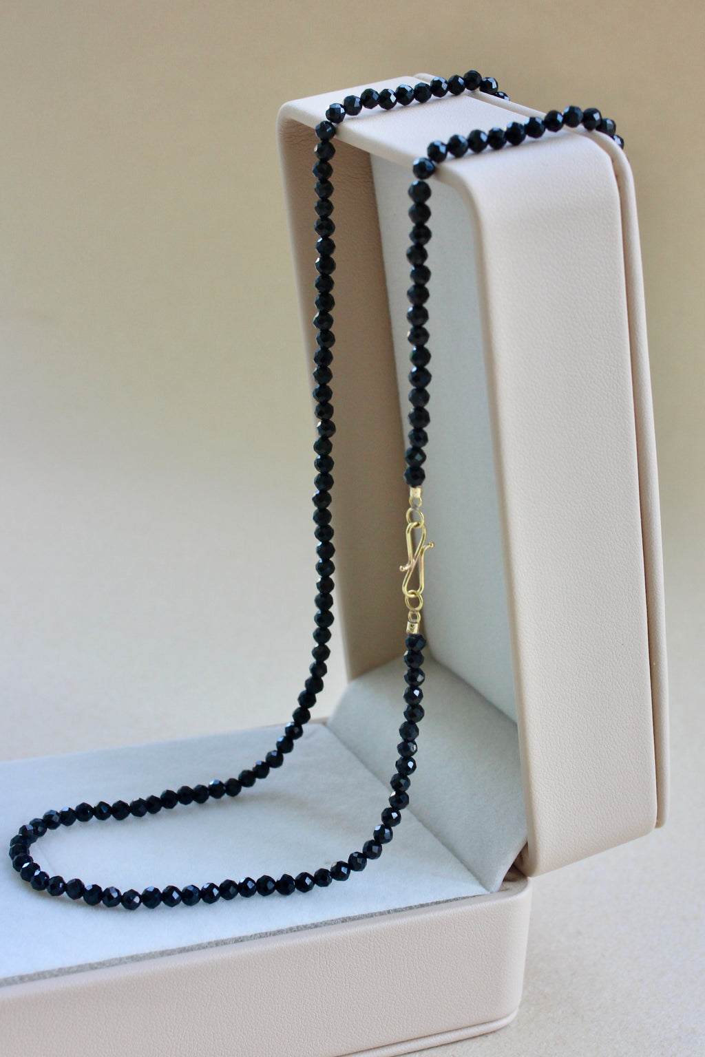 Colar Espinélio Negro | Ouro 18k
