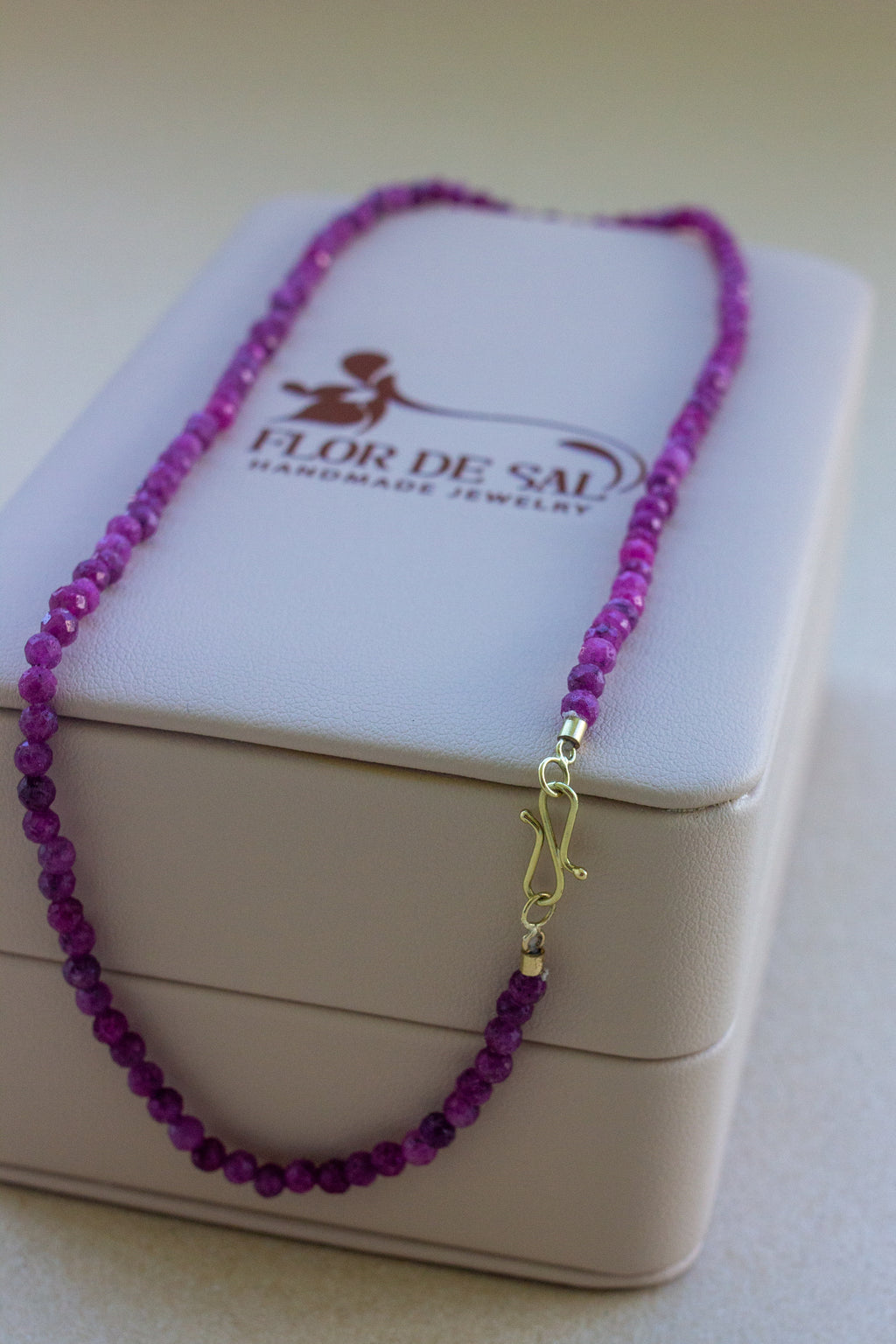 Colar Rubis | Fecho Infinito|Ouro 18k