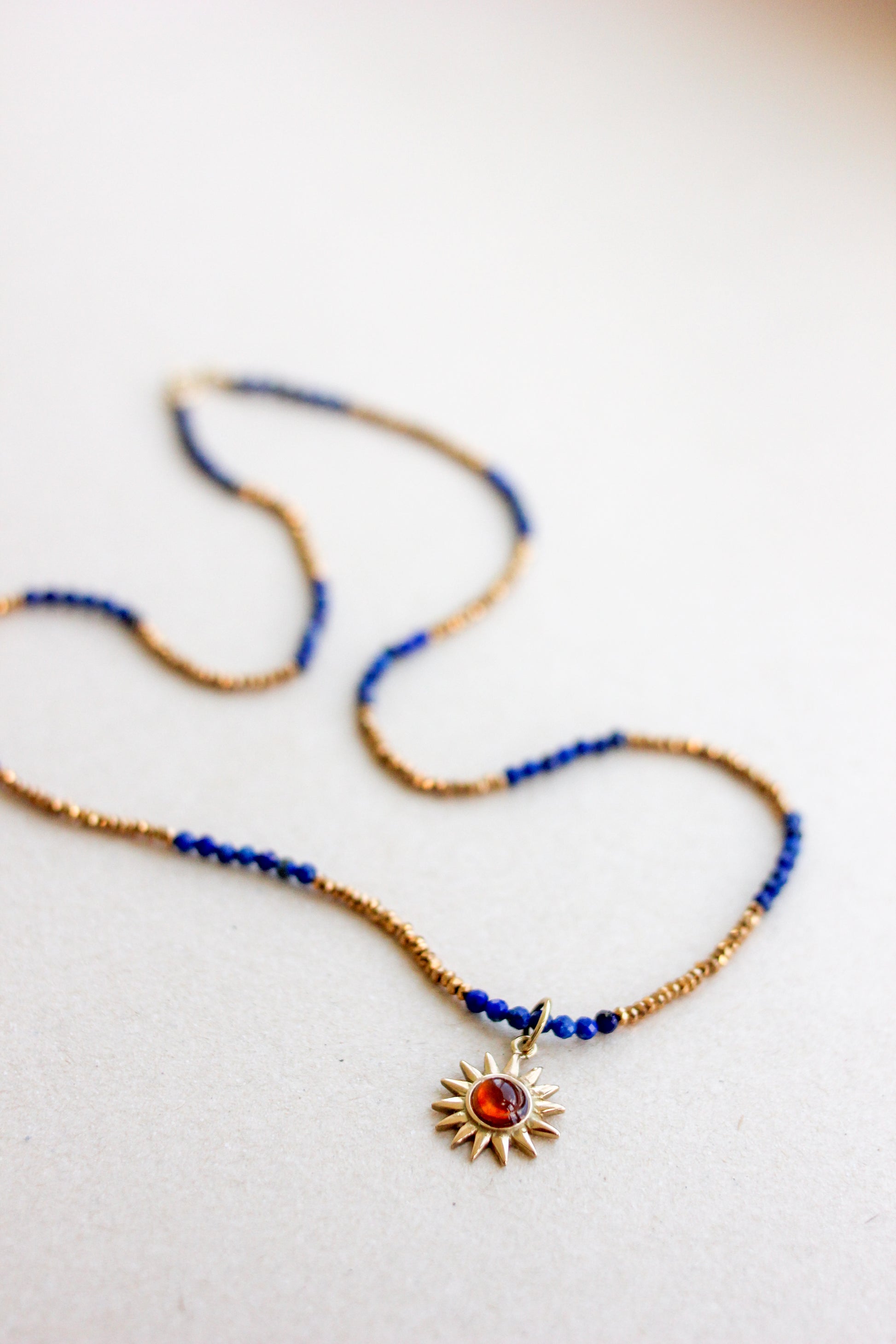 Colar Sodalita + Hematitas | linha ouro 18k