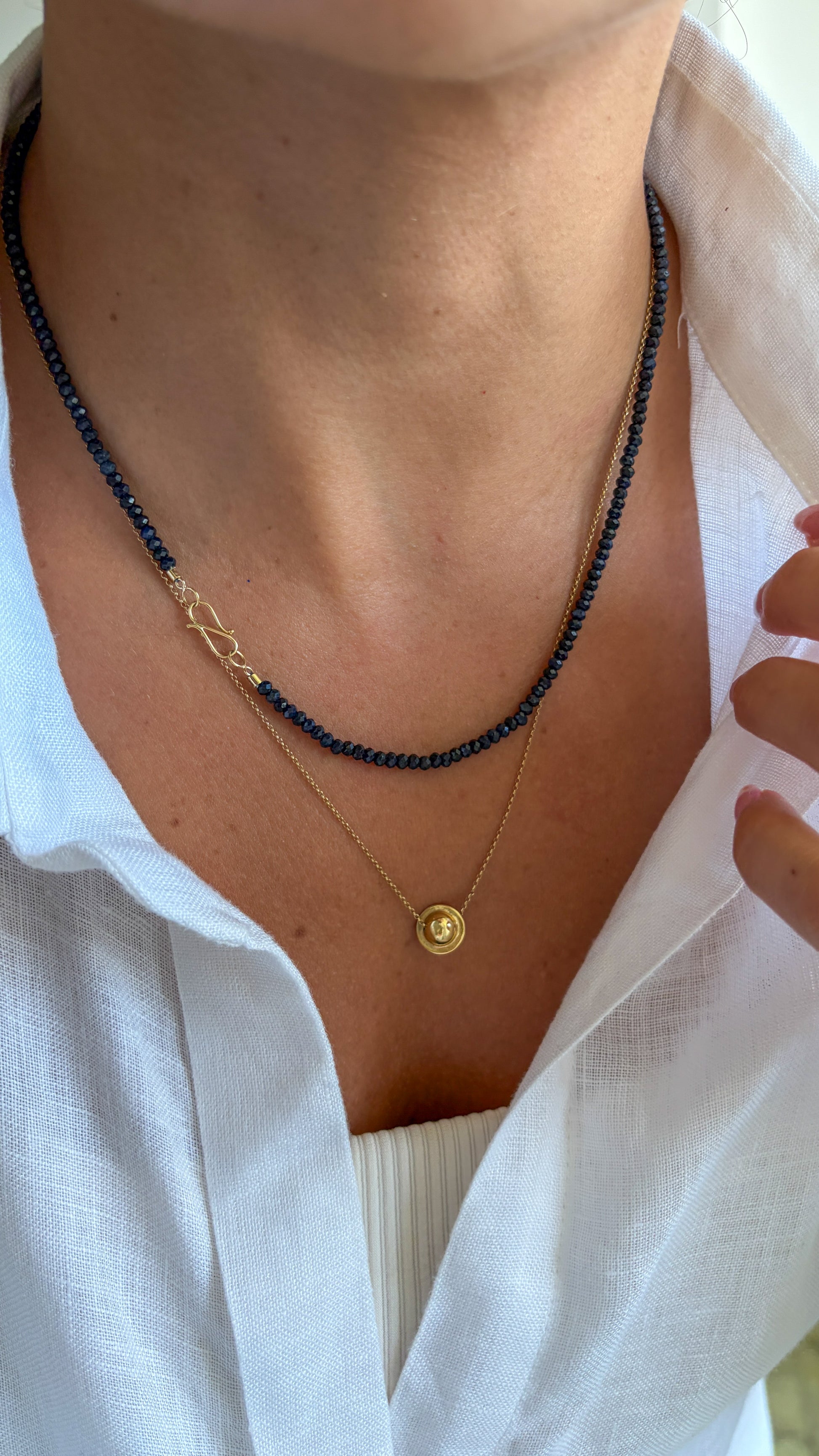 Colar em Safiras fecho infinito | ouro 18k