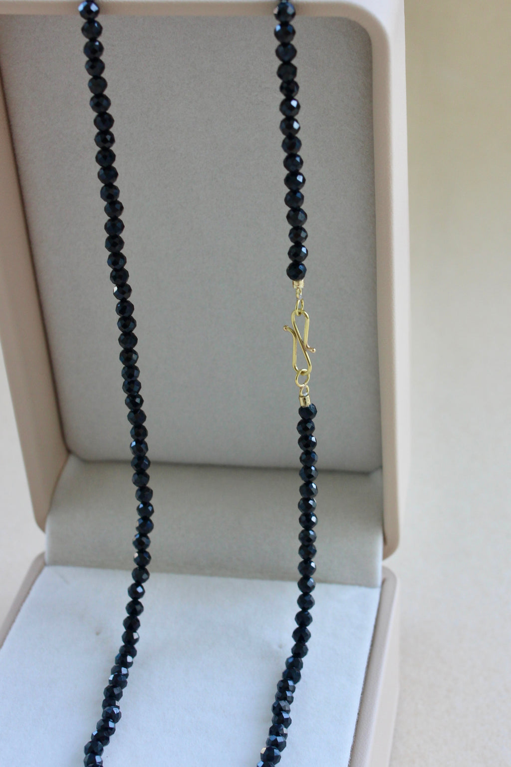 Colar Espinélio Negro | Ouro 18k