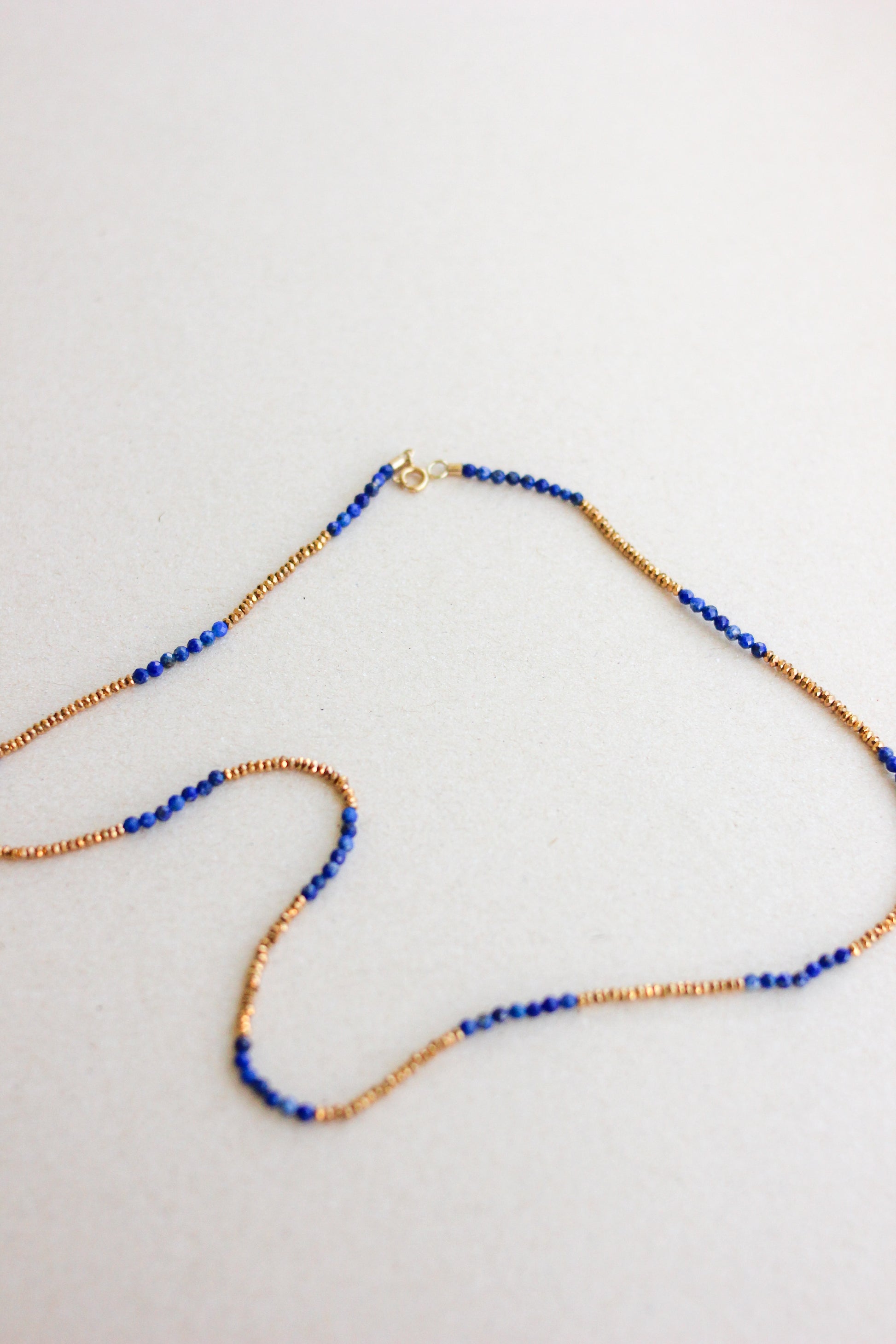 Colar Sodalita + Hematitas | linha ouro 18k