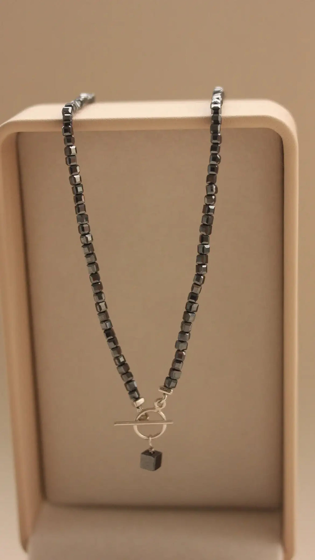 Colar Luz do Luar | Hematitas | linha Prata 950