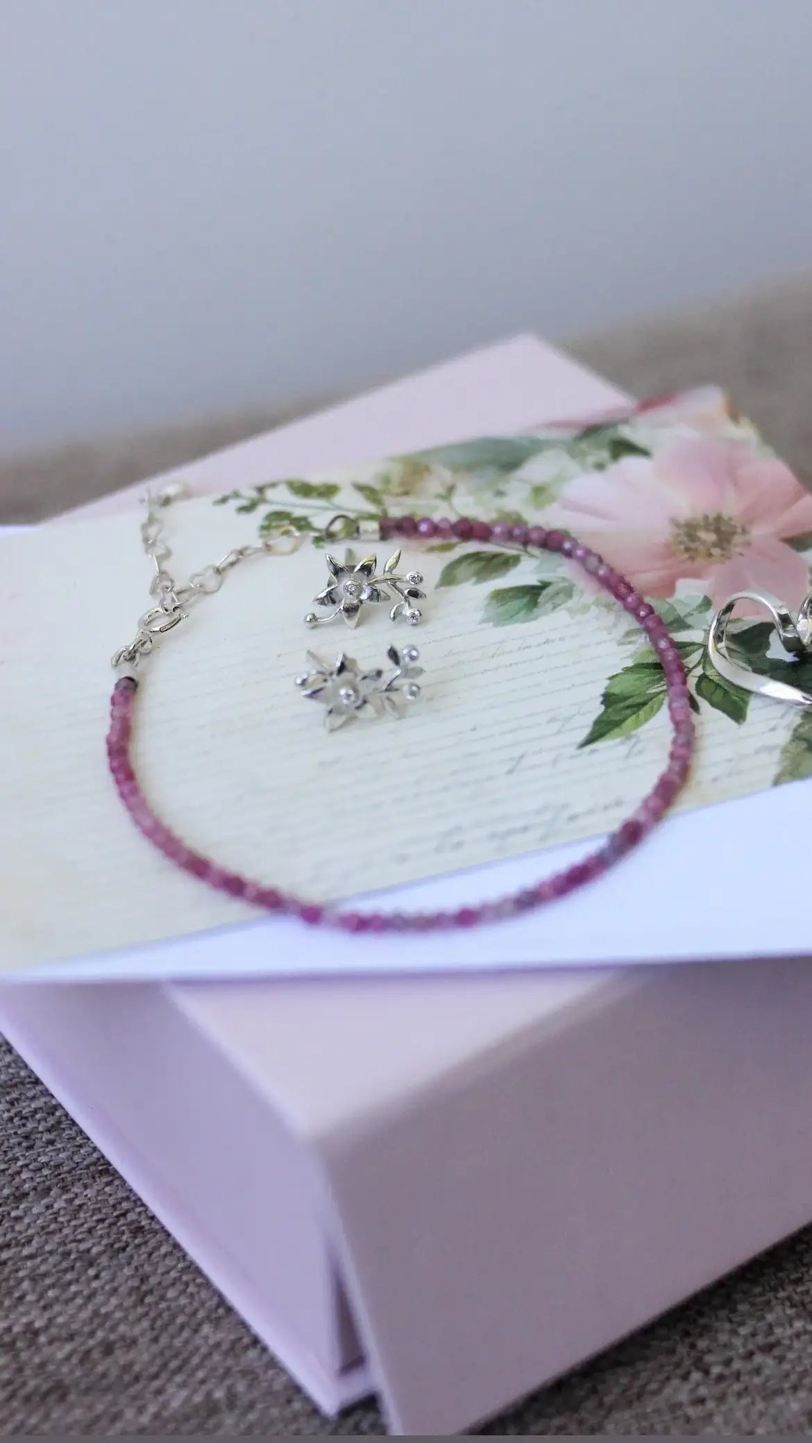 Pulseira charme em Turmalina Rosa