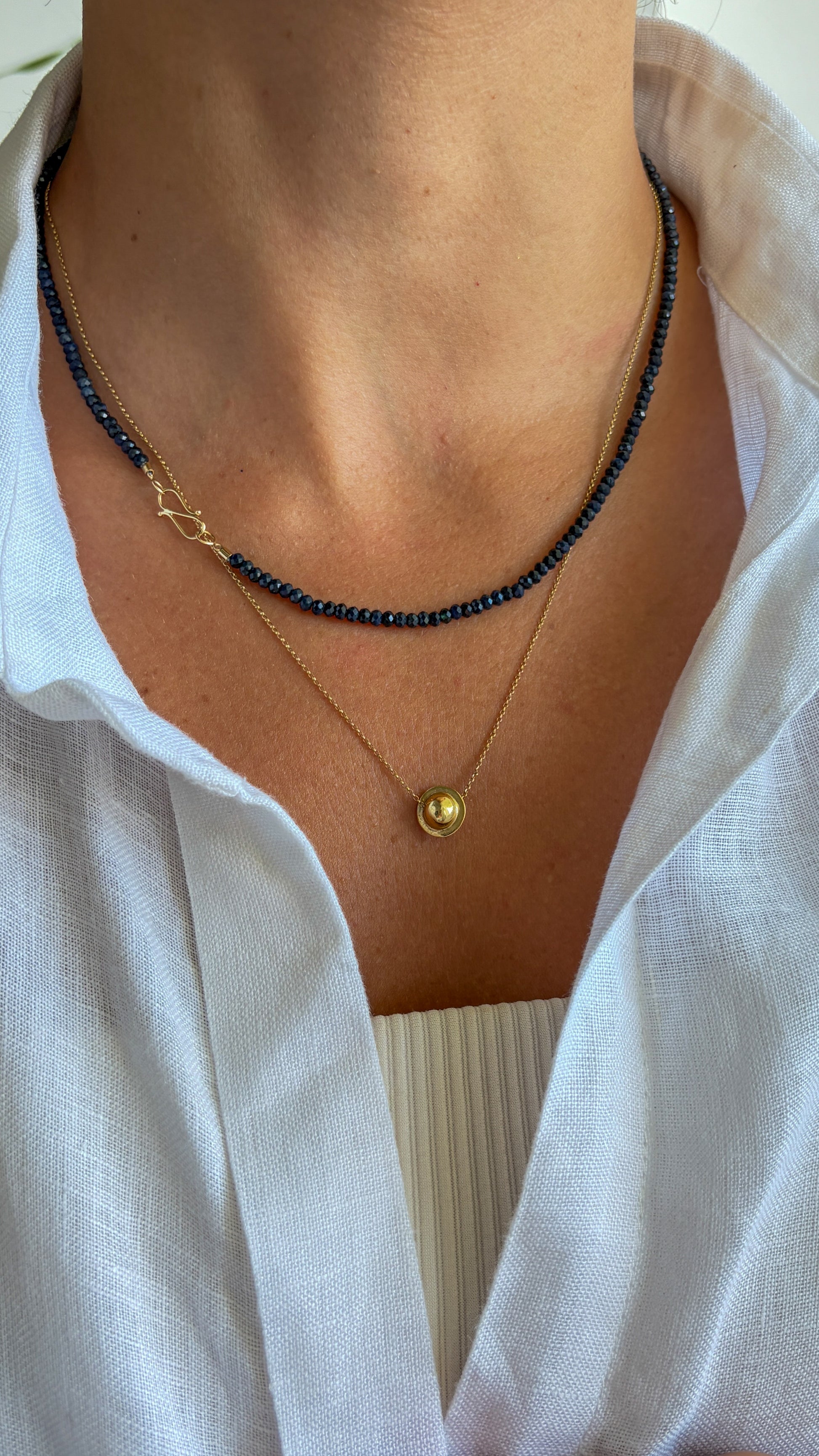 Colar em Safiras fecho infinito | ouro 18k