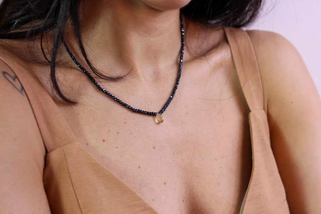 Colar em Safiras com Gota facetada | ouro 18k