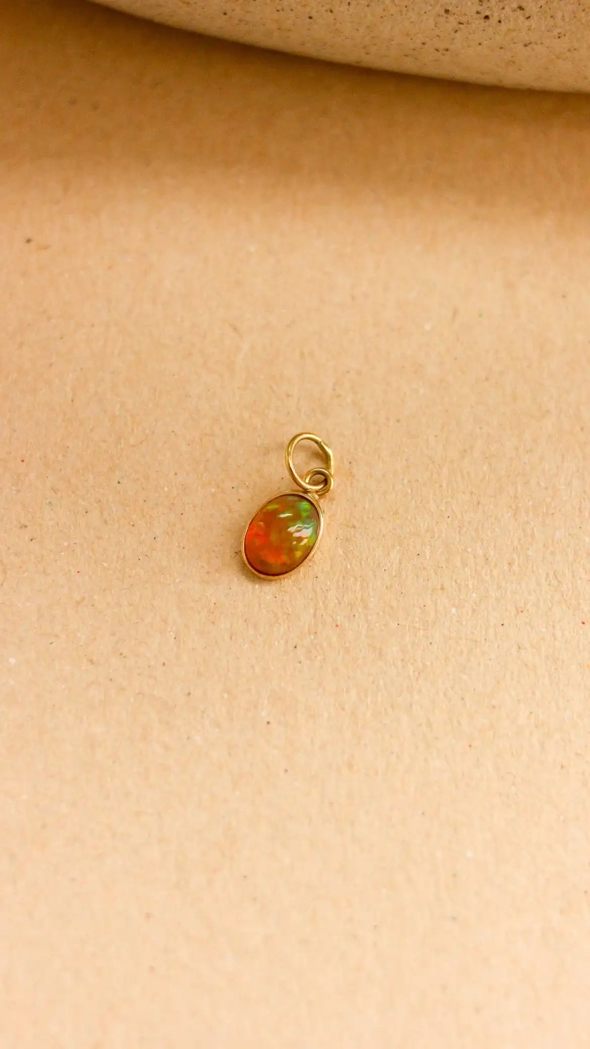 Pingente Opala de Fogo | Linha ouro 18k