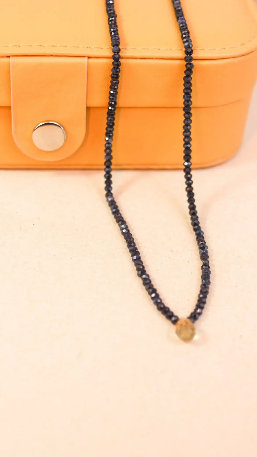 Colar em Safiras com Gota facetada | ouro 18k