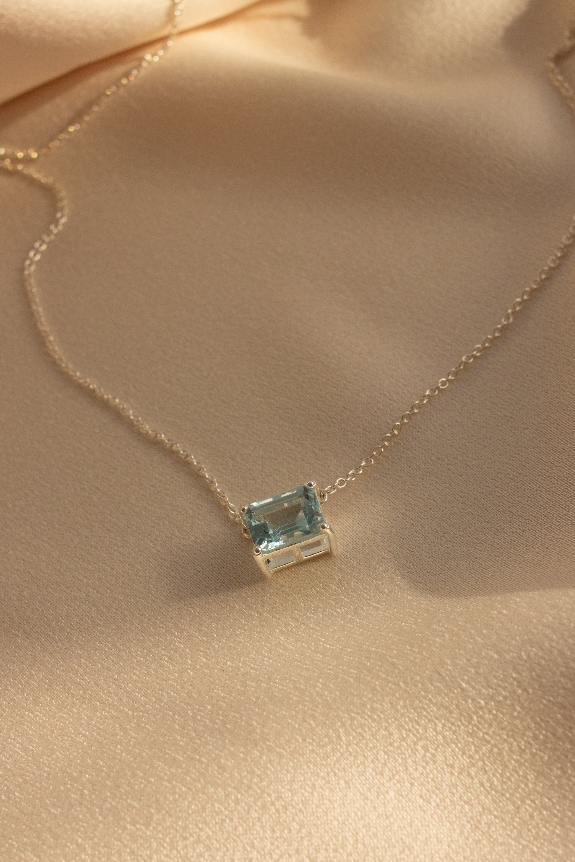 Colar Topázio Azul | Linha Prata