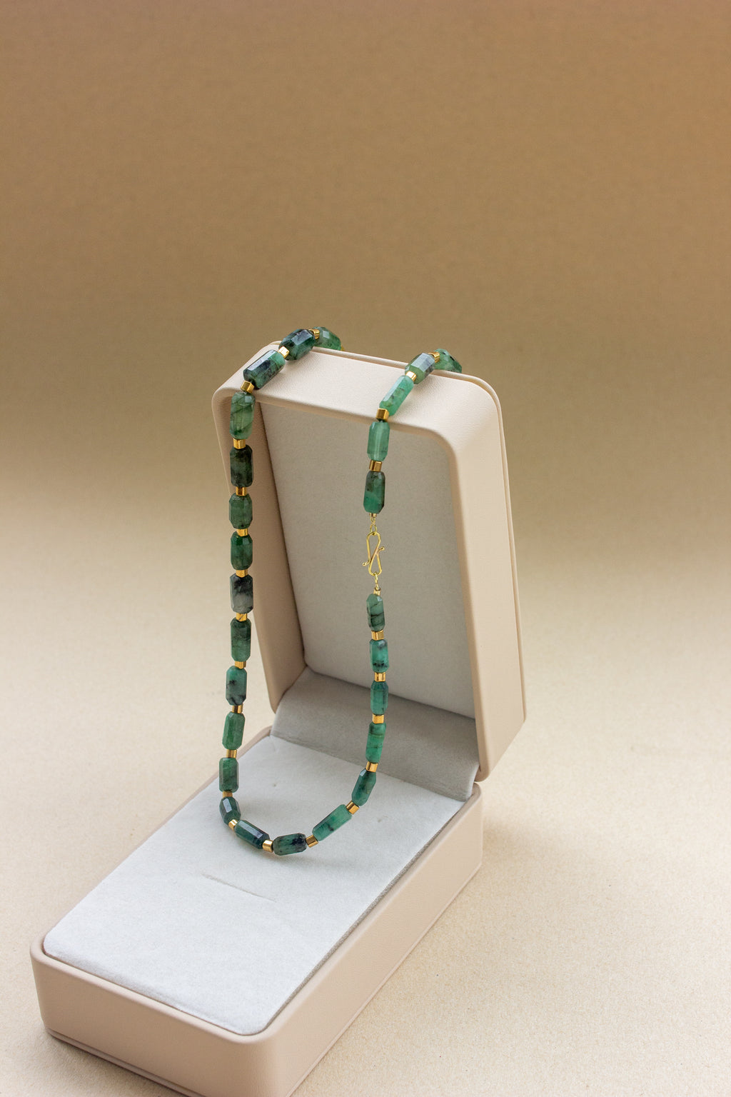 Colar Esmeralda | Fecho infinito |ouro 18k