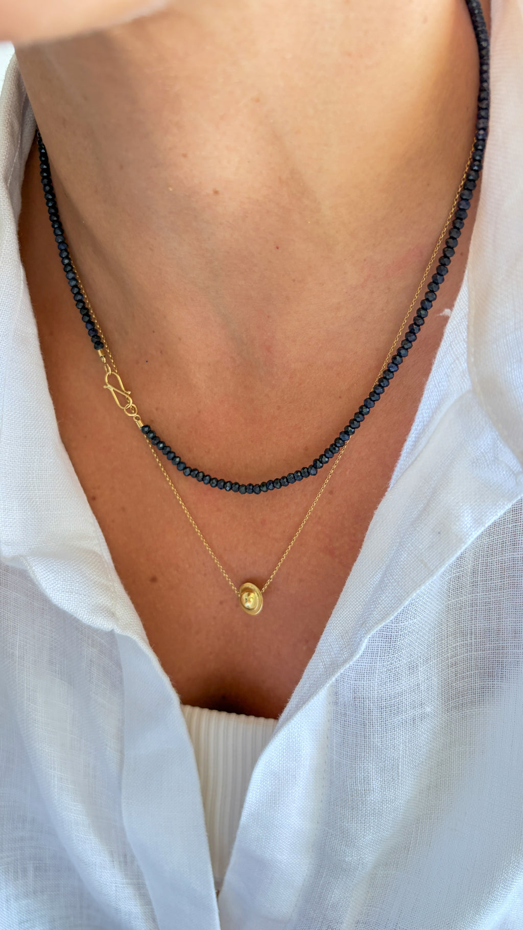 Colar em Safiras fecho infinito | ouro 18k