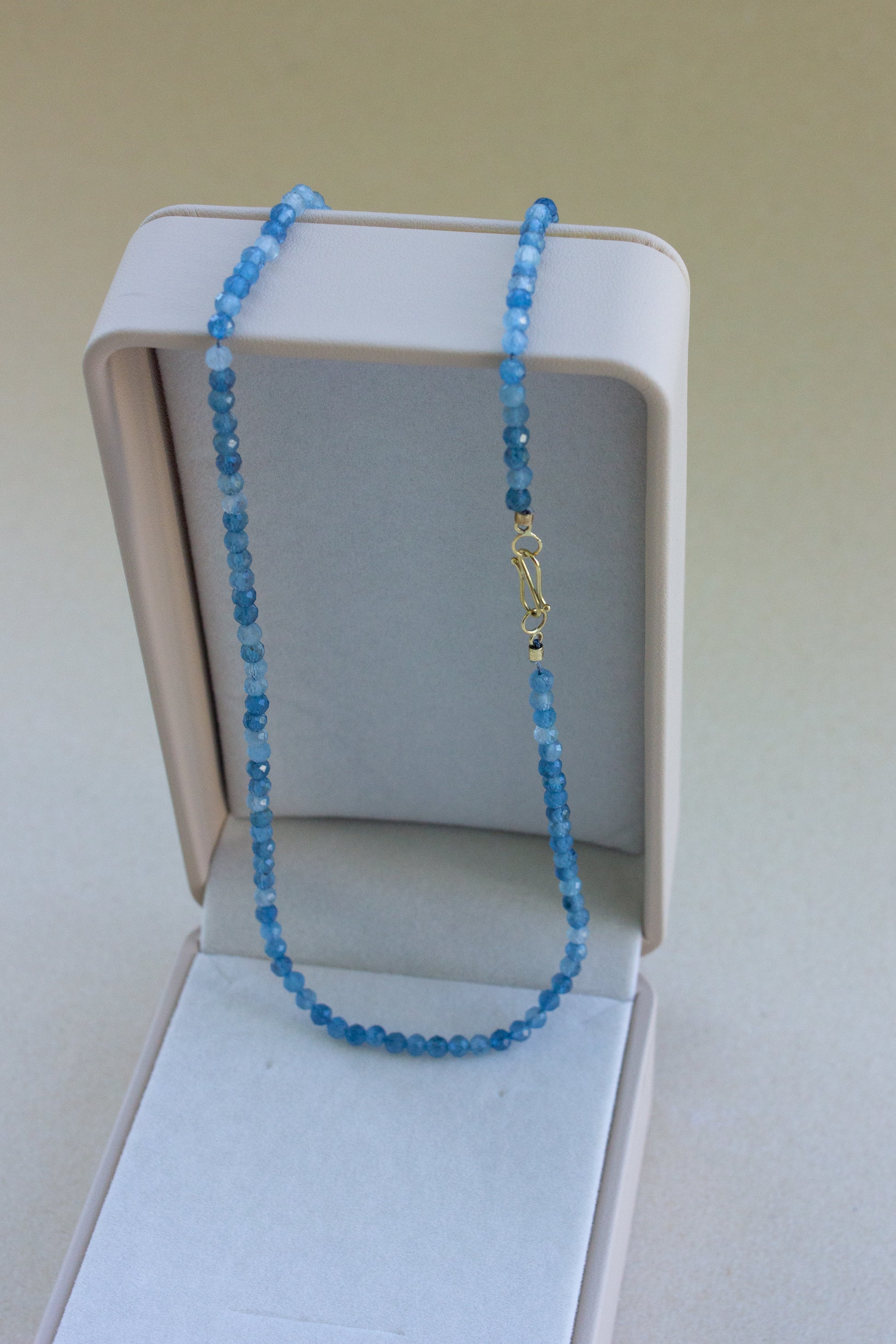 Colar Água Marinha | Fecho infinito | Ouro 18k