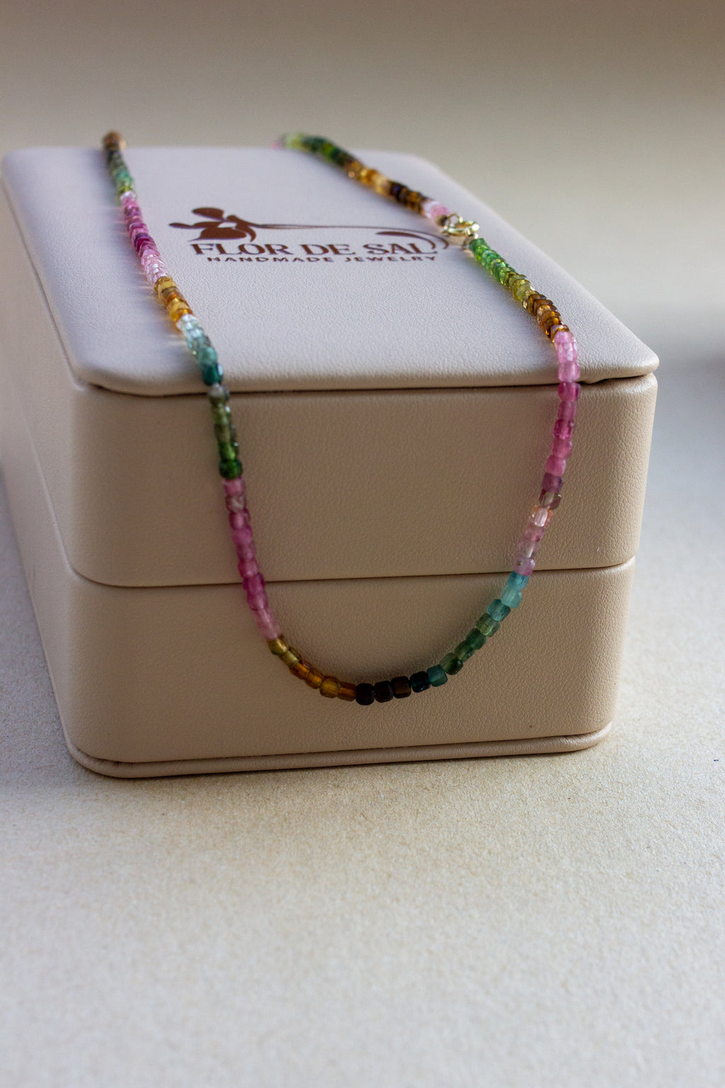 Colar em Turmalina lapidação Cubo | ouro 18k