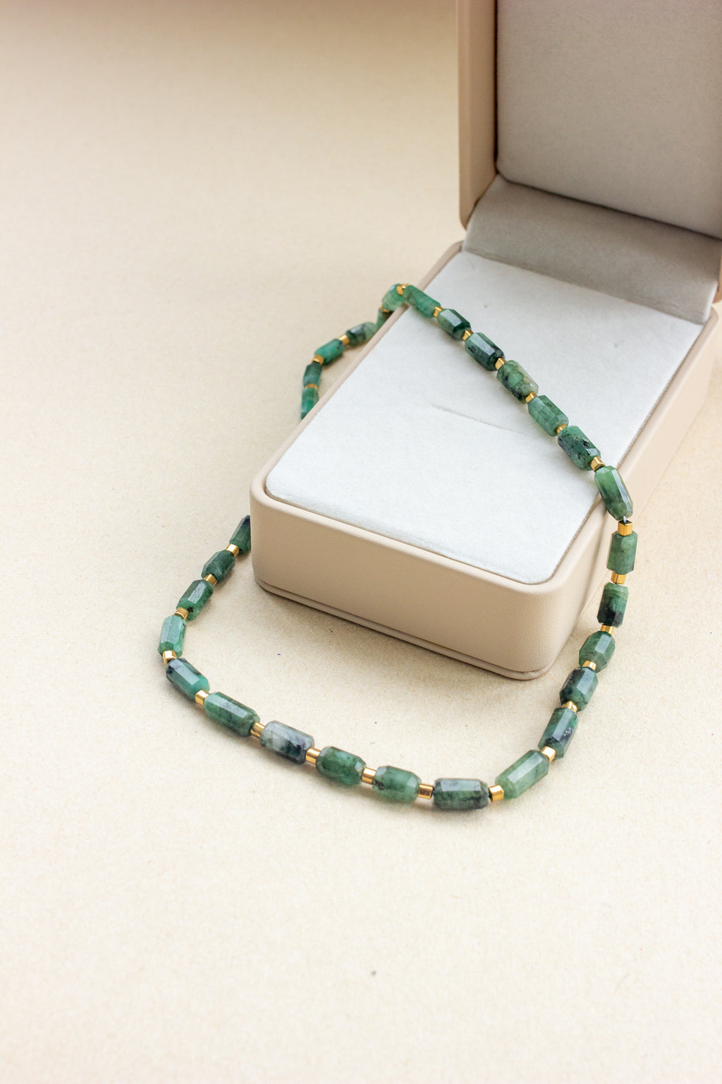 Colar Esmeralda | Fecho infinito |ouro 18k