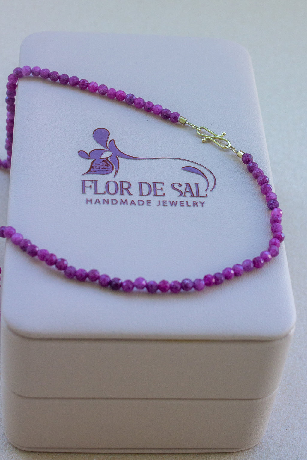 Colar Rubis | Fecho Infinito|Ouro 18k