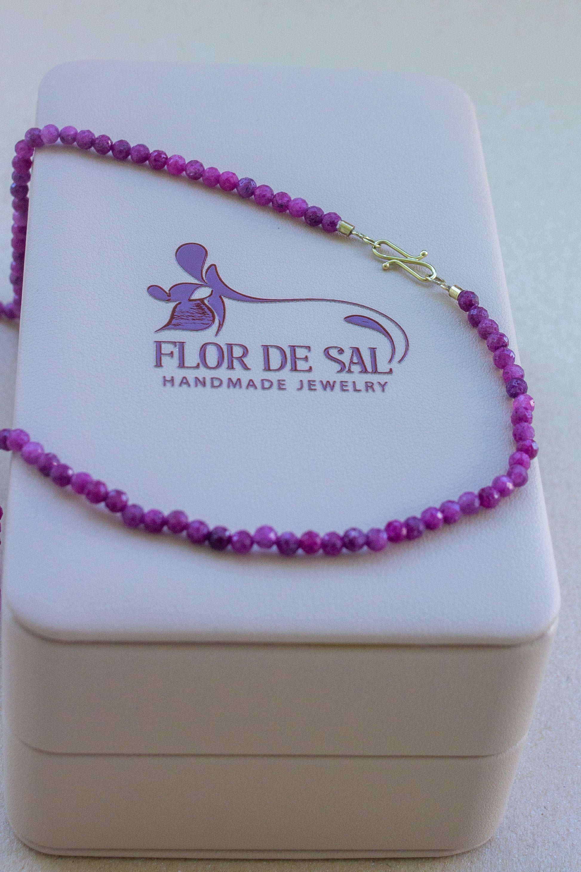 Colar Rubis | Fecho Infinito|Ouro 18k